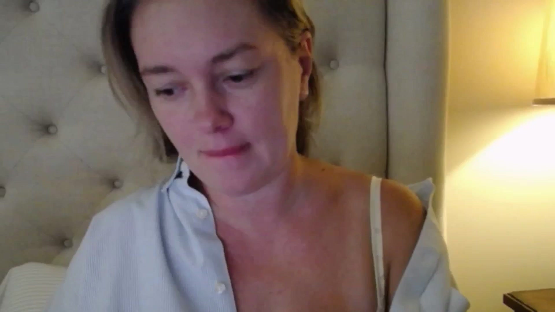 Gallery image thumbnail from J0llye's myfreecams stream on, 09/18/2025, 15:58 image 2 of 20