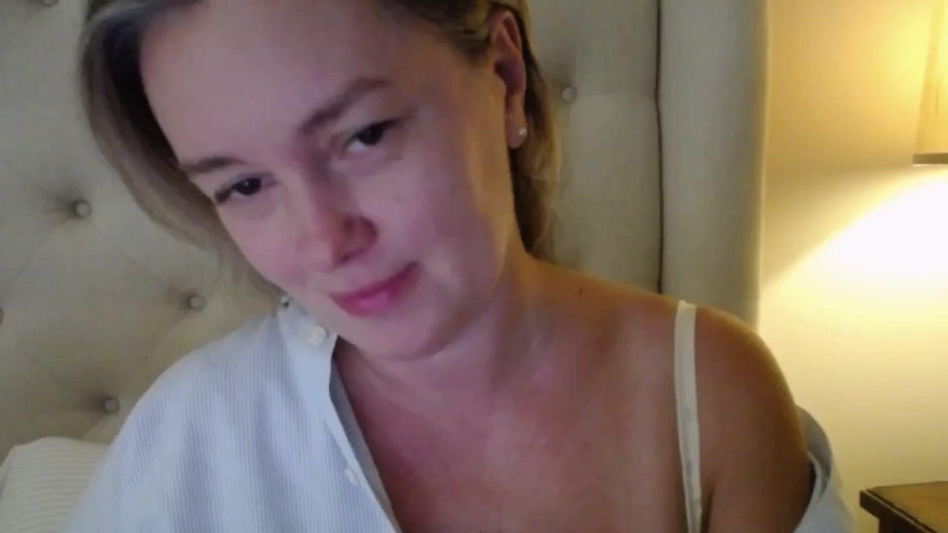 Gallery image thumbnail from J0llye's myfreecams stream on, 09/18/2025, 15:58 image 14 of 20