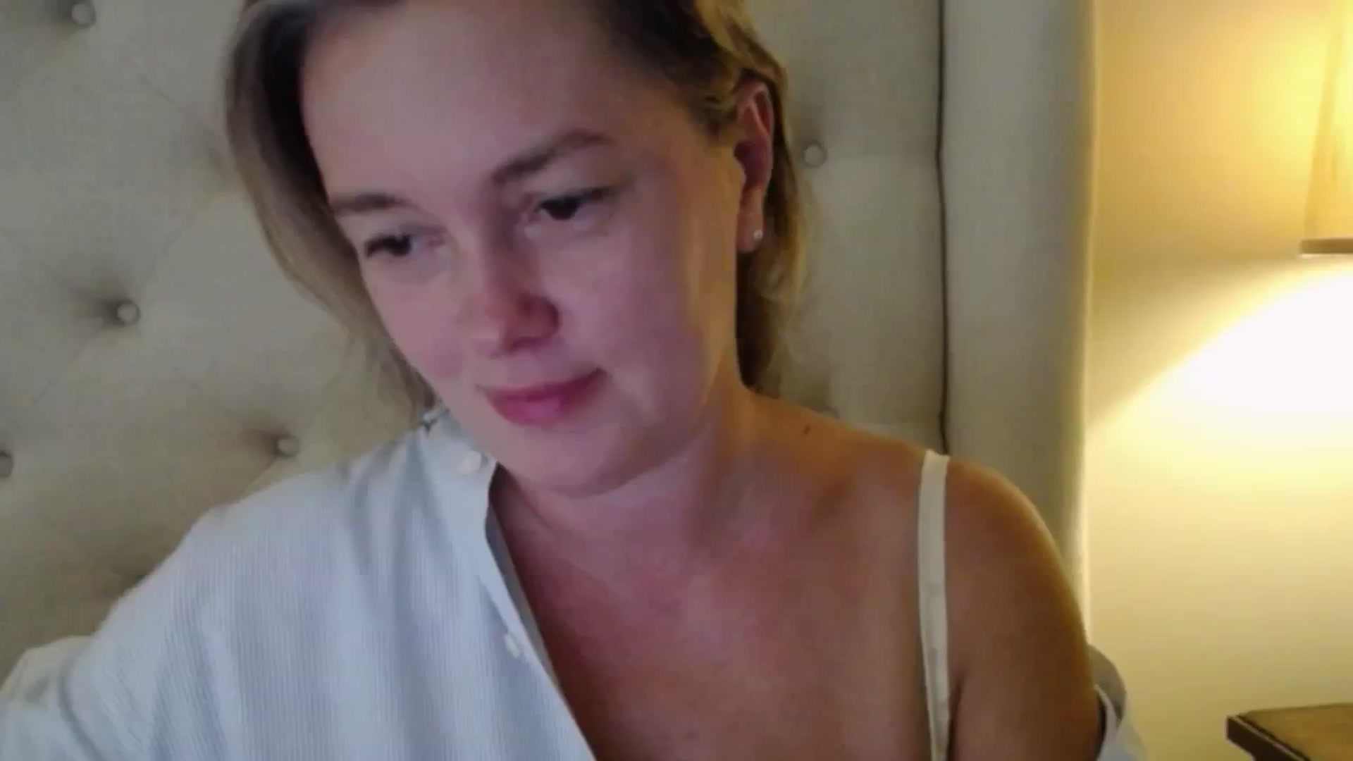 Gallery image thumbnail from J0llye's myfreecams stream on, 09/18/2025, 15:58 image 15 of 20