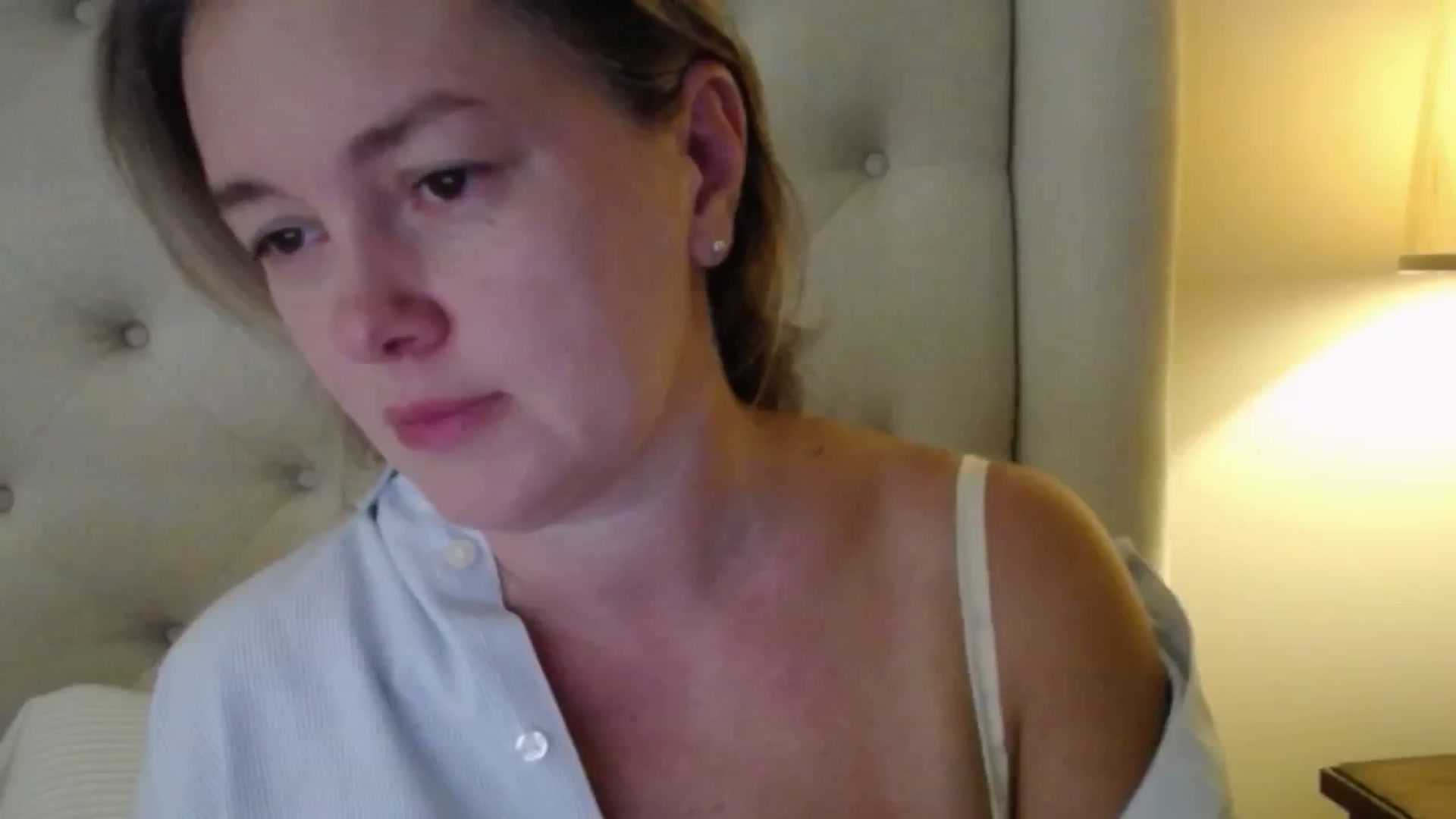 Gallery image thumbnail from J0llye's myfreecams stream on, 09/18/2025, 15:58 image 10 of 20