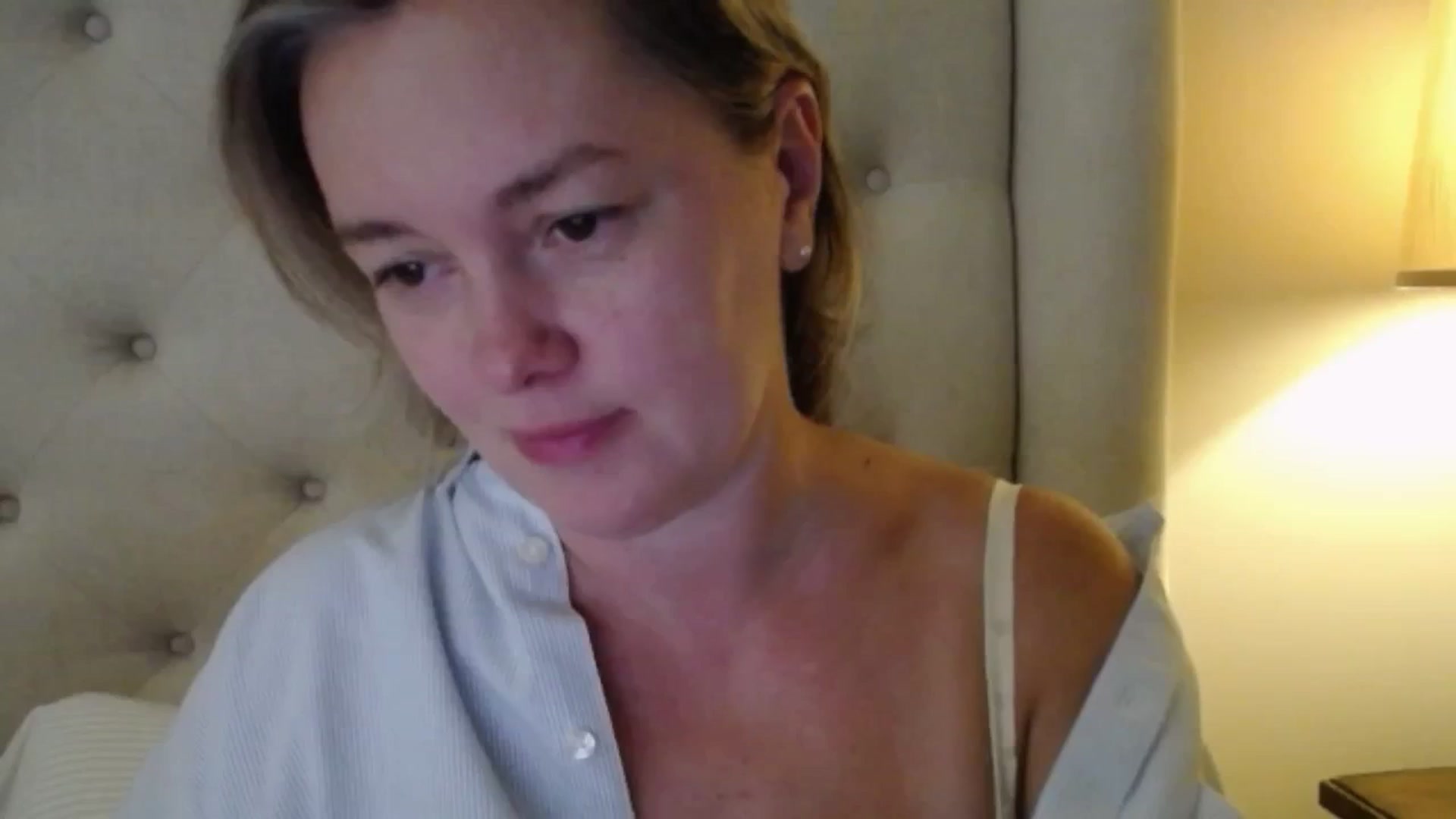 Gallery image thumbnail from J0llye's myfreecams stream on, 09/18/2025, 15:58 image 4 of 20