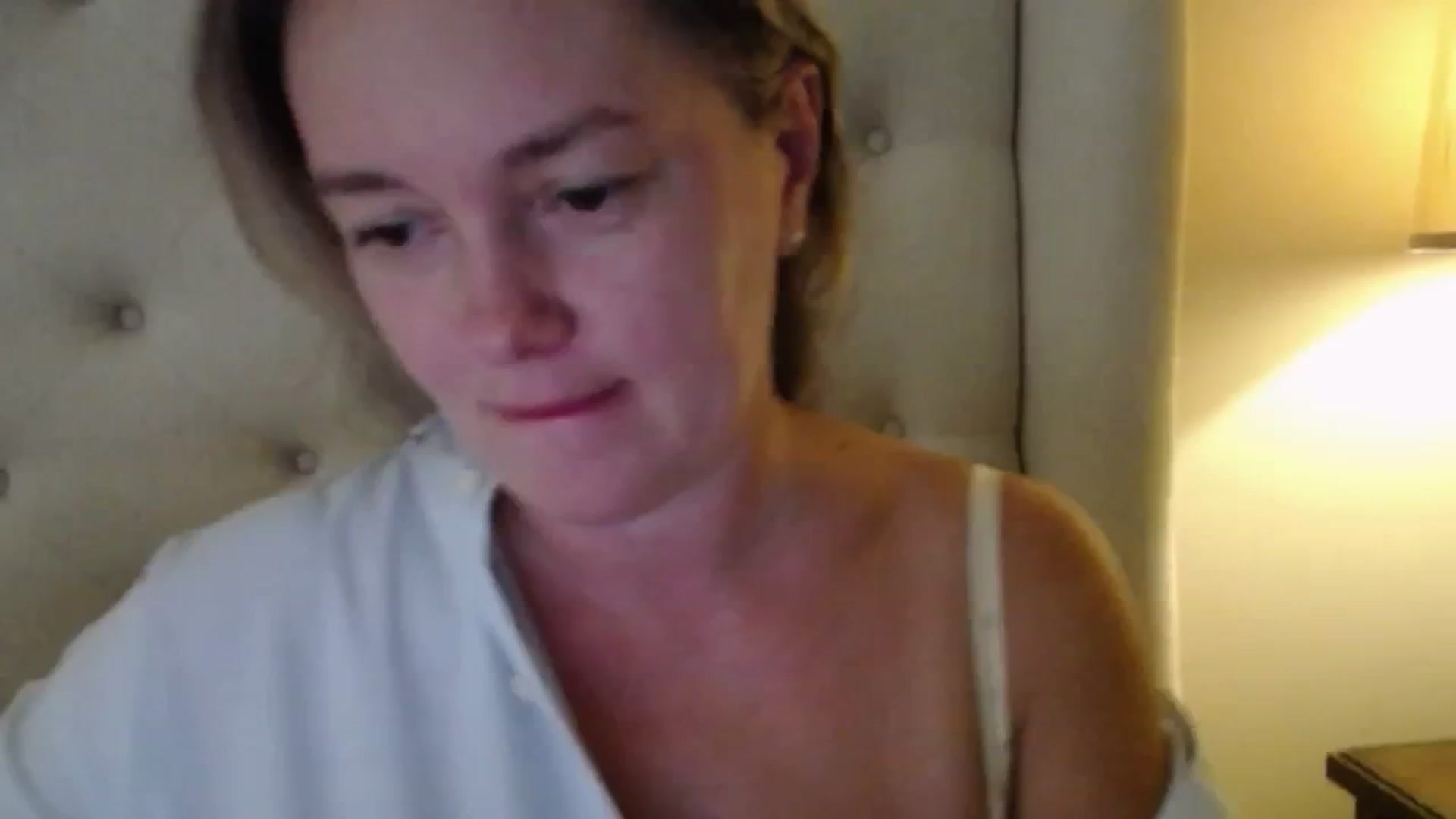 Gallery image thumbnail from J0llye's myfreecams stream on, 09/18/2025, 15:58 image 18 of 20