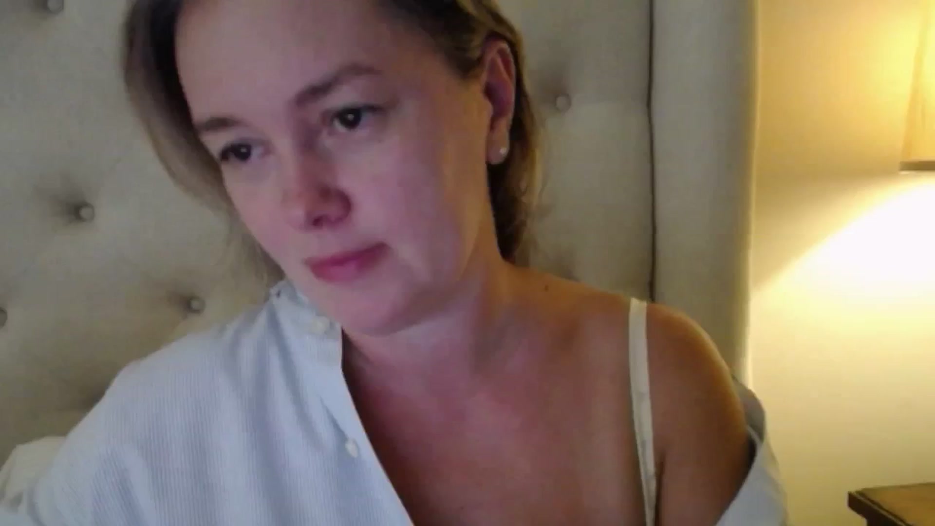 Gallery image thumbnail from J0llye's myfreecams stream on, 09/18/2025, 15:58 image 12 of 20