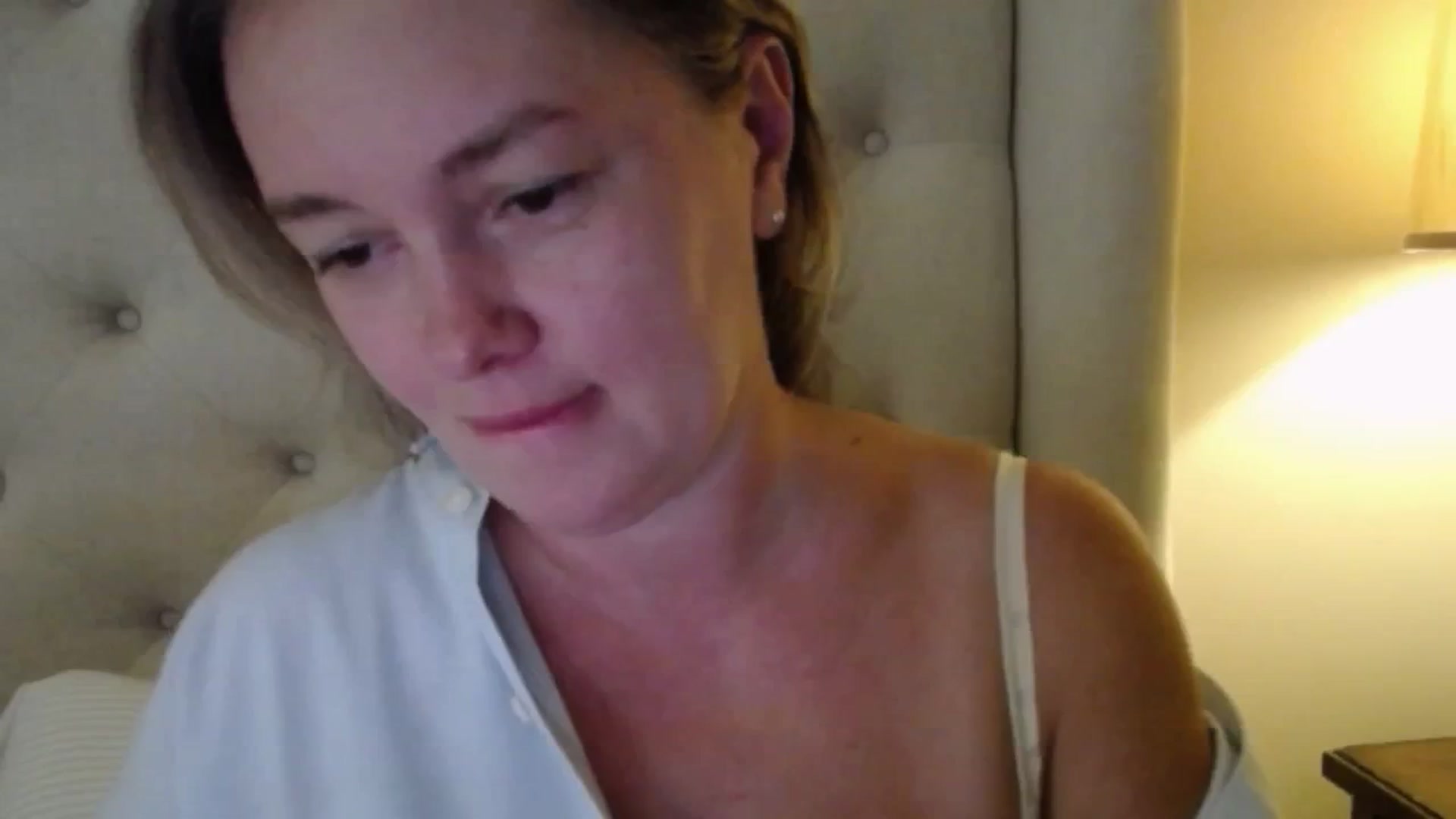 Gallery image thumbnail from J0llye's myfreecams stream on, 09/18/2025, 15:58 image 17 of 20