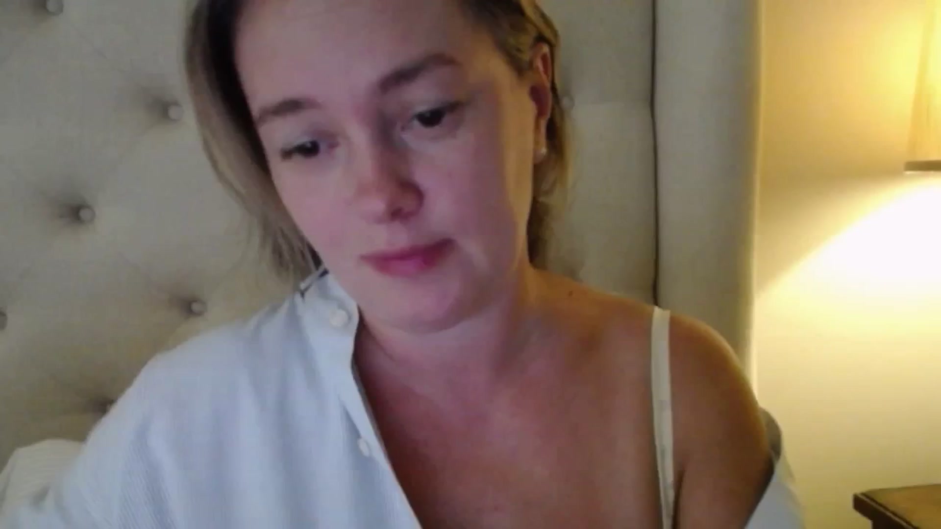 Gallery image thumbnail from J0llye's myfreecams stream on, 09/18/2025, 15:58 image 13 of 20