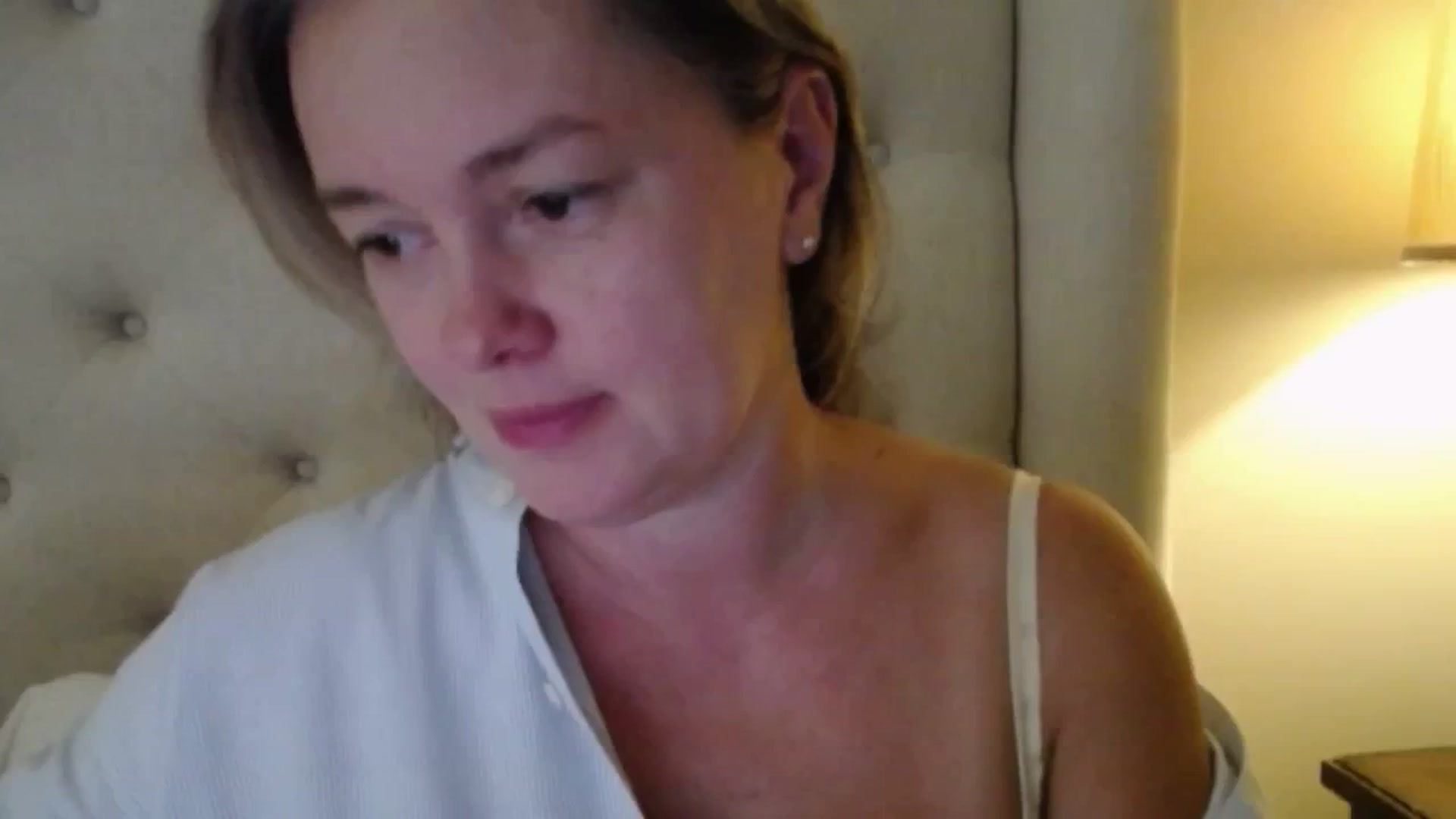 Gallery image thumbnail from J0llye's myfreecams stream on, 09/18/2025, 15:58 image 16 of 20