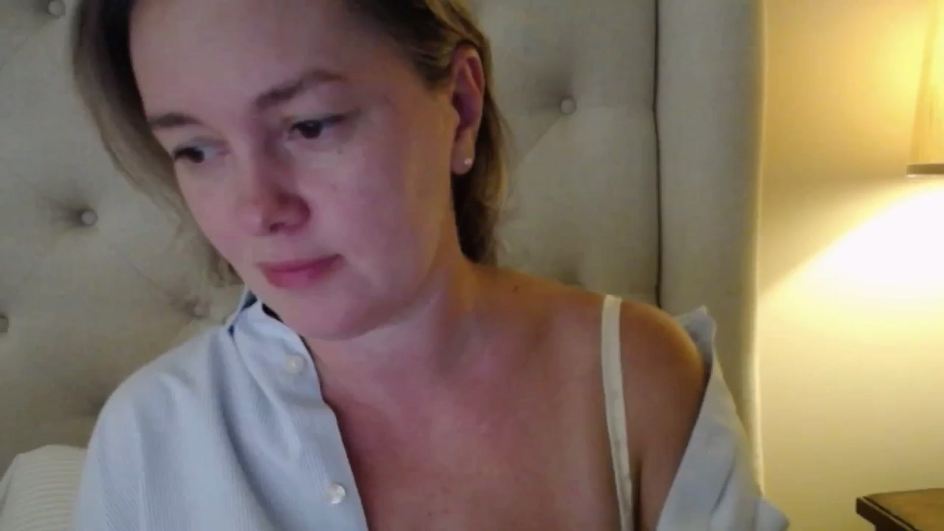 Gallery image thumbnail from J0llye's myfreecams stream on, 09/18/2025, 15:58 image 5 of 20
