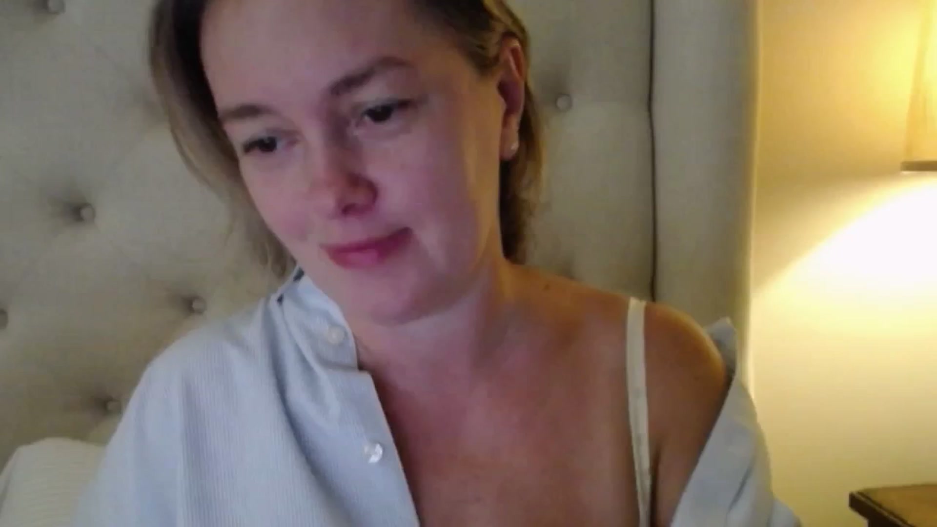 Gallery image thumbnail from J0llye's myfreecams stream on, 09/18/2025, 15:58 image 6 of 20