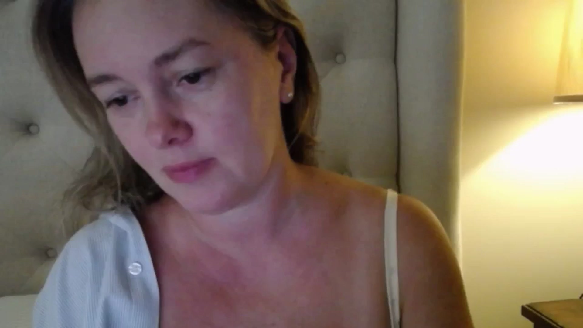 Gallery image thumbnail from J0llye's myfreecams stream on, 09/18/2025, 16:41 image 1 of 20