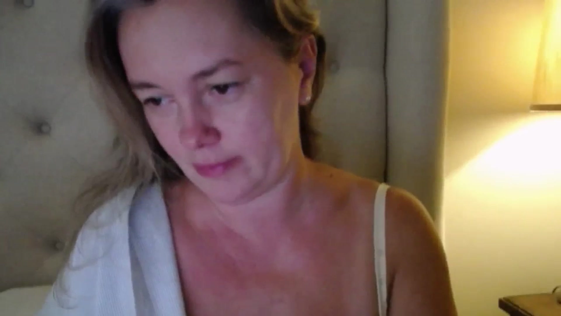 Gallery image thumbnail from J0llye's myfreecams stream on, 09/18/2025, 16:41 image 12 of 20