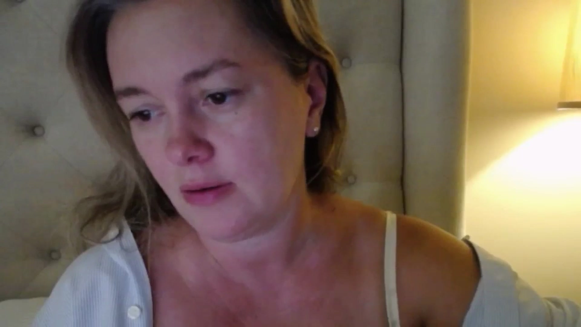Gallery image thumbnail from J0llye's myfreecams stream on, 09/18/2025, 16:41 image 6 of 20