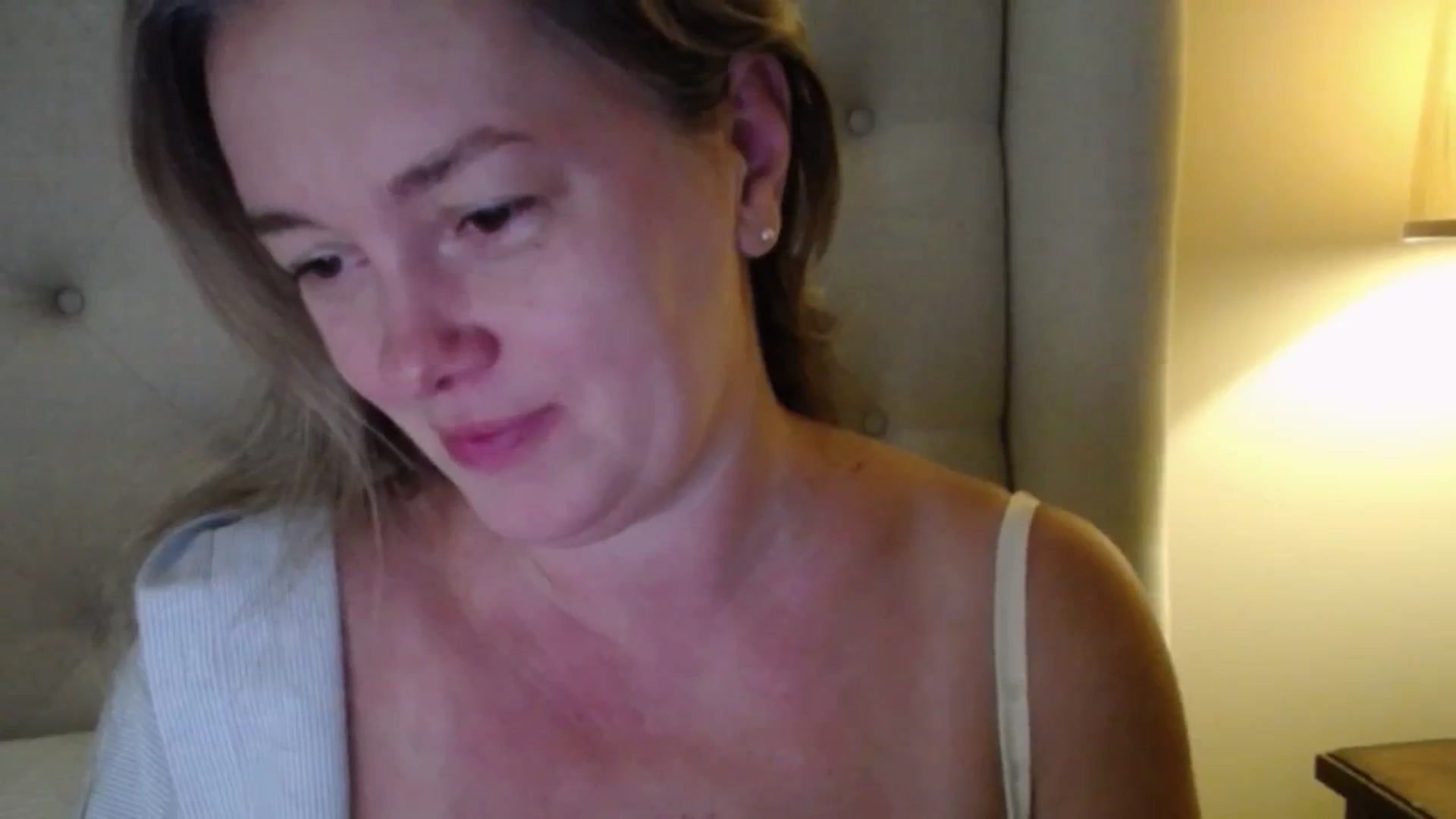 Gallery image thumbnail from J0llye's myfreecams stream on, 09/18/2025, 16:41 image 19 of 20