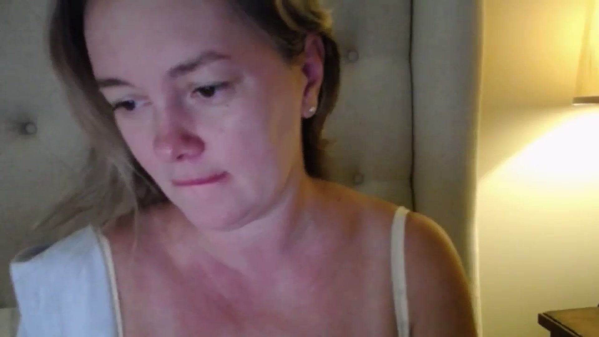 Gallery image thumbnail from J0llye's myfreecams stream on, 09/18/2025, 16:41 image 16 of 20