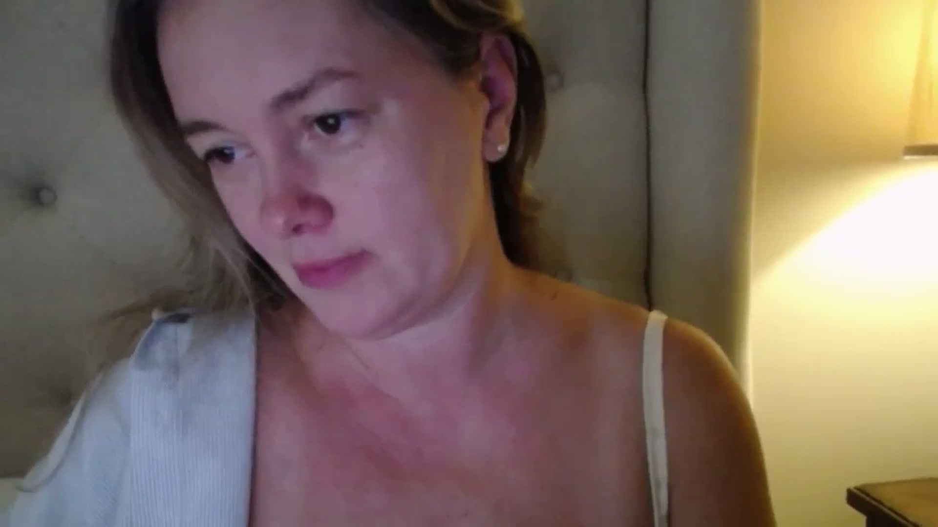 Gallery image thumbnail from J0llye's myfreecams stream on, 09/18/2025, 16:41 image 18 of 20