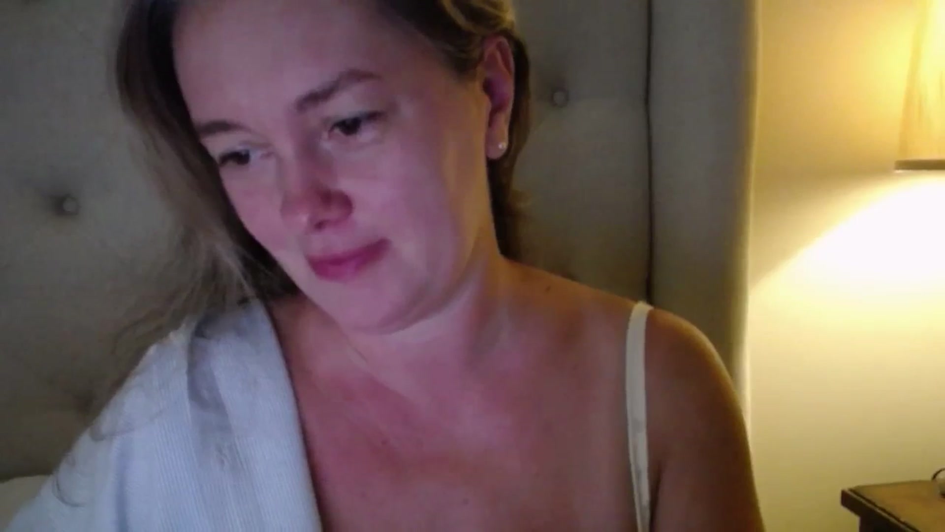 Gallery image thumbnail from J0llye's myfreecams stream on, 09/18/2025, 16:41 image 13 of 20