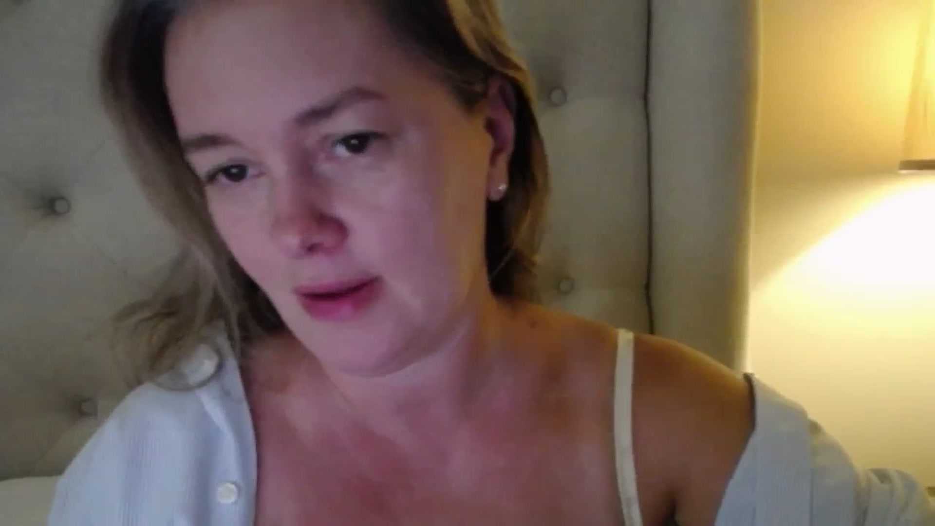 Gallery image thumbnail from J0llye's myfreecams stream on, 09/18/2025, 16:41 image 8 of 20