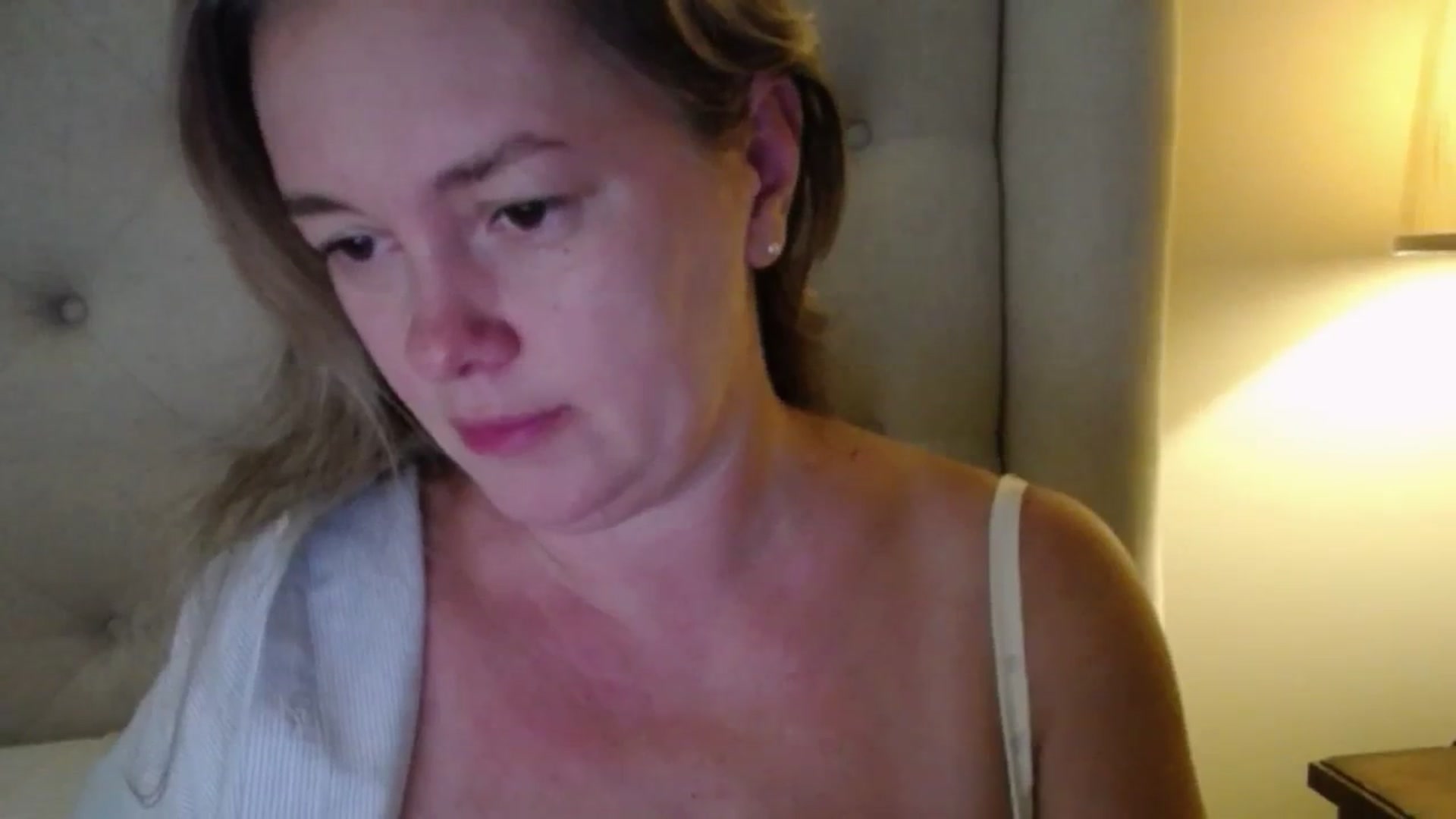 Gallery image thumbnail from J0llye's myfreecams stream on, 09/18/2025, 16:41 image 17 of 20