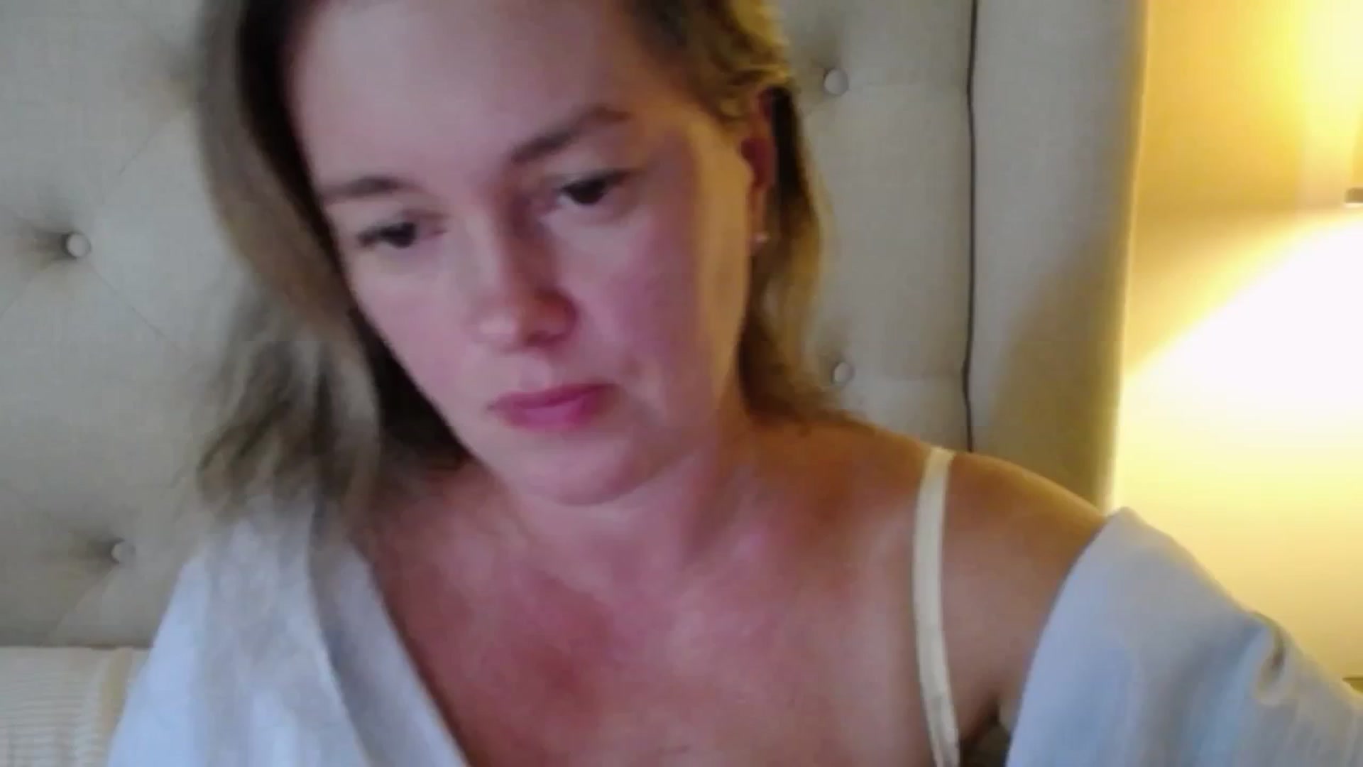 Gallery image thumbnail from J0llye's myfreecams stream on, 09/18/2025, 19:13 image 17 of 20