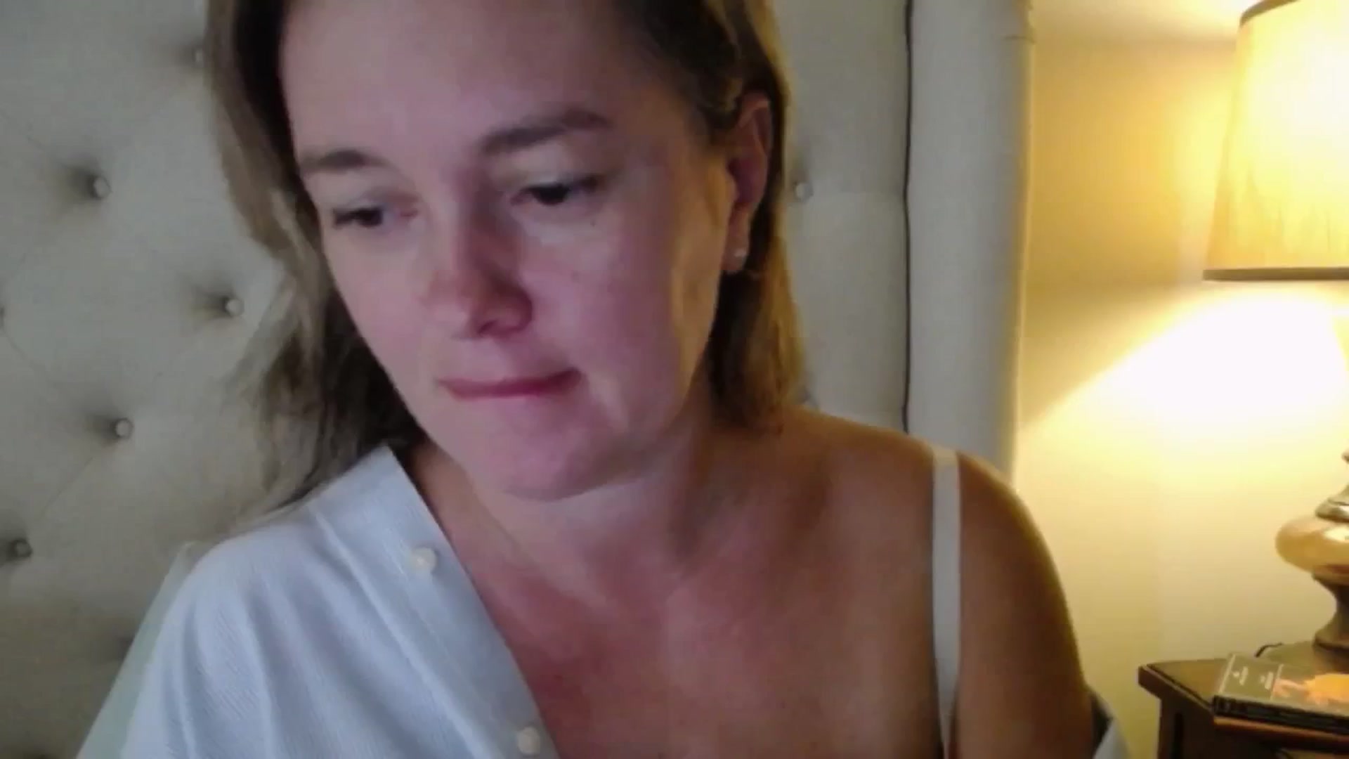 Gallery image thumbnail from J0llye's myfreecams stream on, 09/19/2025, 16:31 image 4 of 20