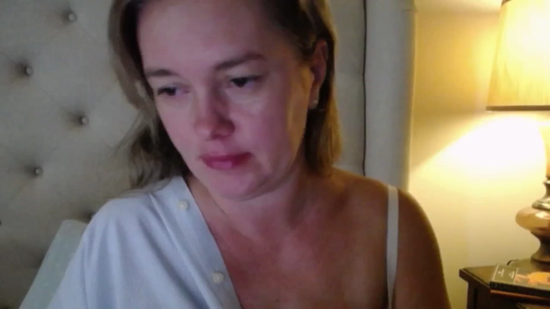 Gallery image thumbnail from J0llye's myfreecams stream on, 09/19/2025, 16:31 image 6 of 20