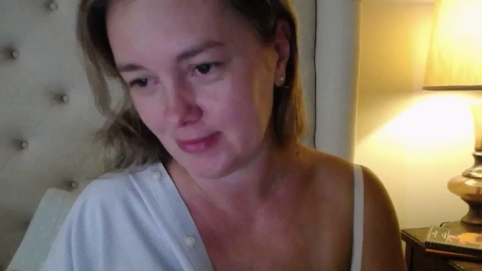 Gallery image thumbnail from J0llye's myfreecams stream on, 09/19/2025, 16:31 image 9 of 20
