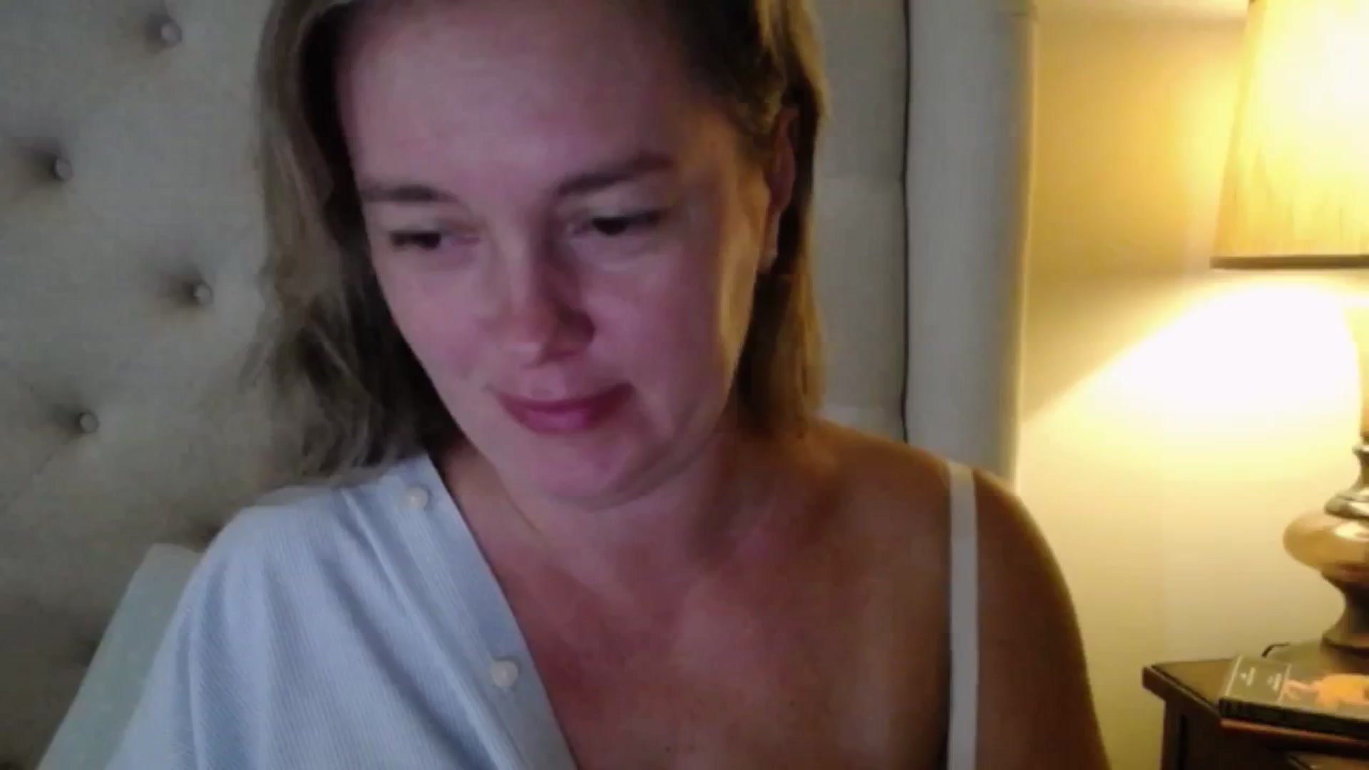 Gallery image thumbnail from J0llye's myfreecams stream on, 09/19/2025, 16:31 image 8 of 20
