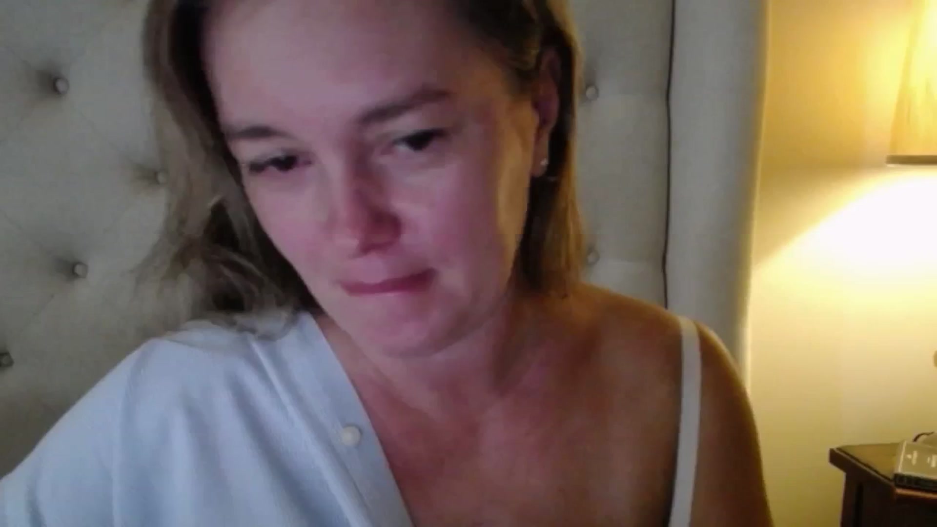 Gallery image thumbnail from J0llye's myfreecams stream on, 09/19/2025, 16:31 image 12 of 20