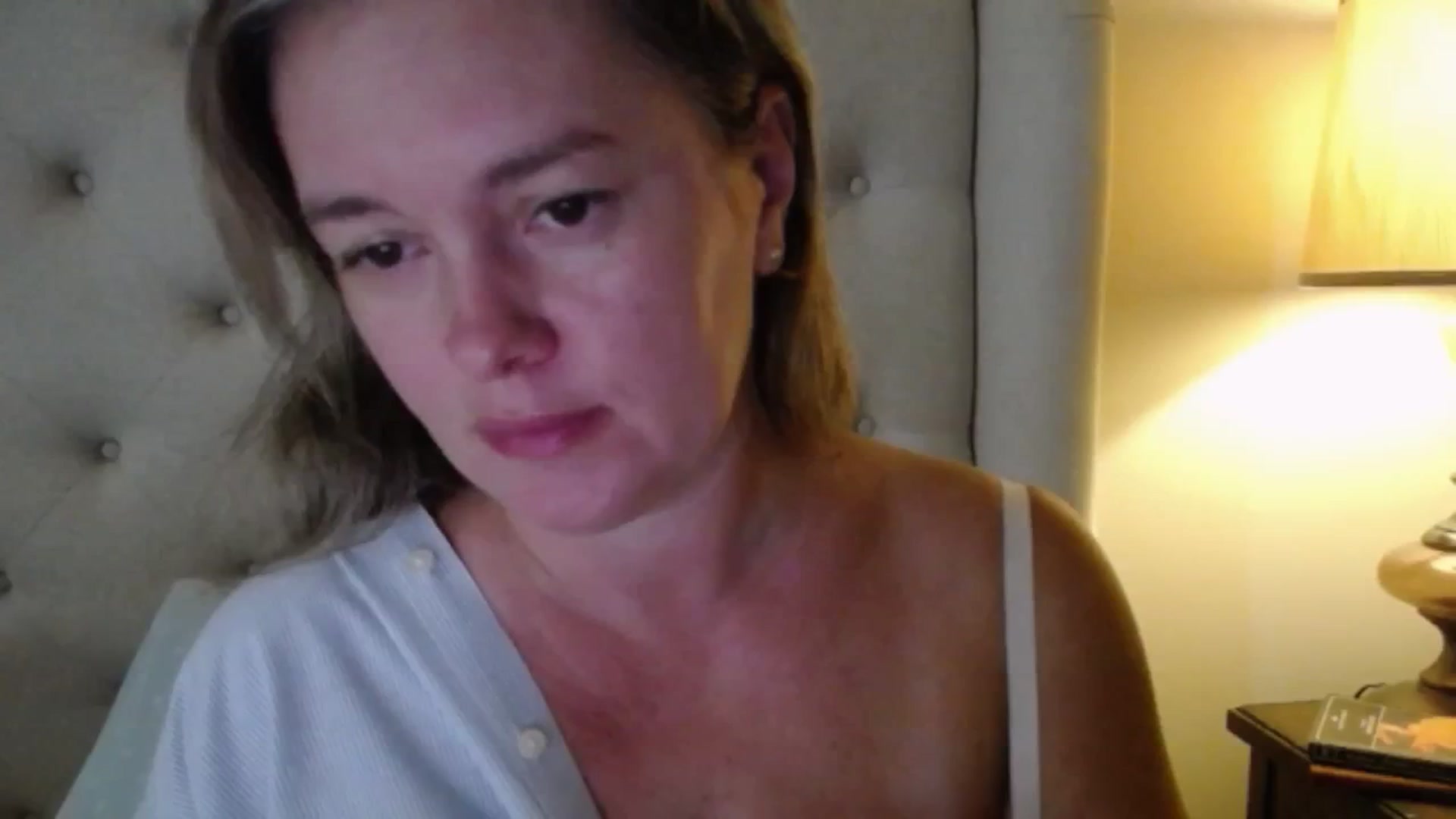 Gallery image thumbnail from J0llye's myfreecams stream on, 09/19/2025, 16:31 image 7 of 20