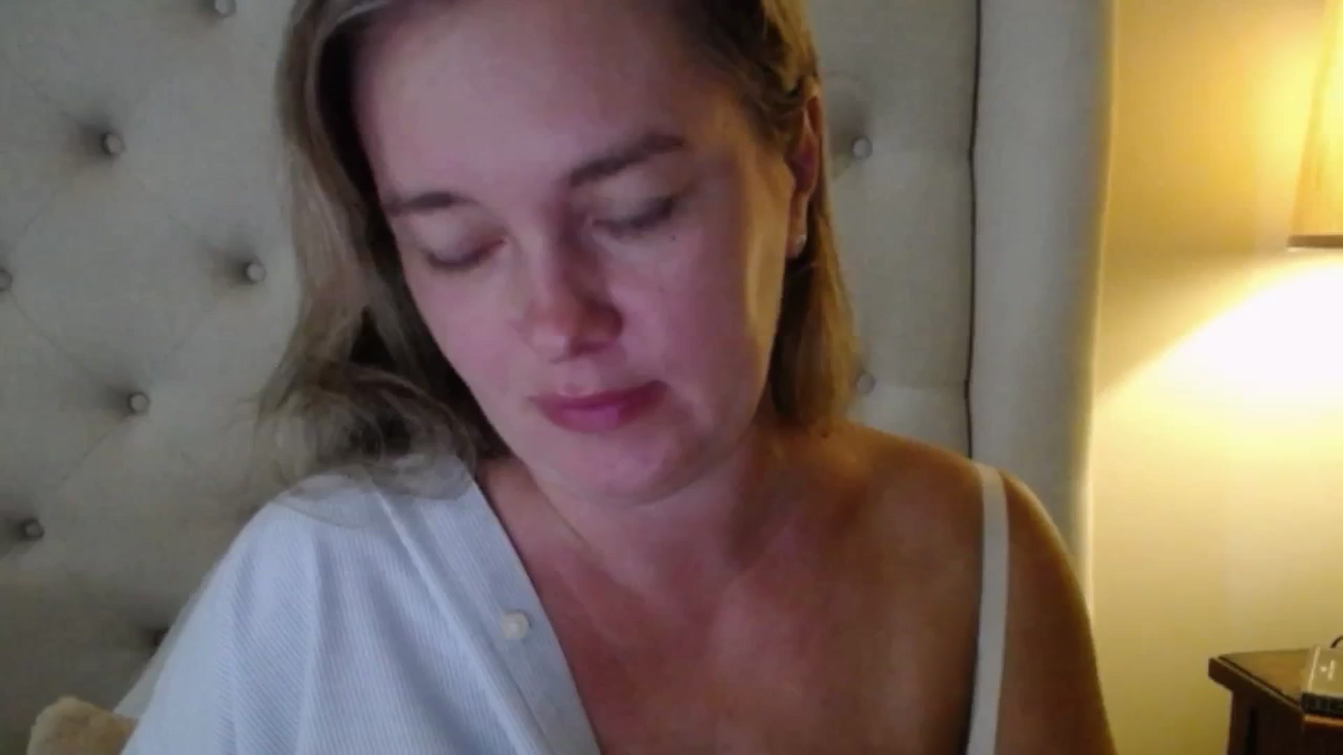 Gallery image thumbnail from J0llye's myfreecams stream on, 09/19/2025, 16:31 image 14 of 20