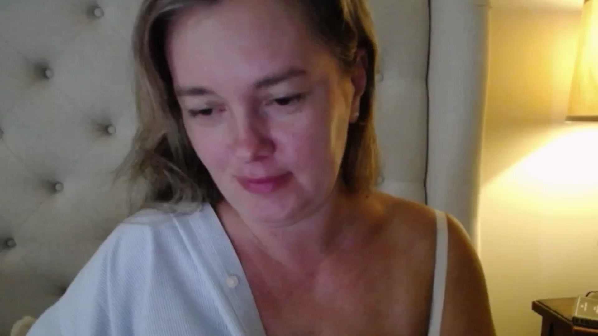 Gallery image thumbnail from J0llye's myfreecams stream on, 09/19/2025, 16:31 image 11 of 20