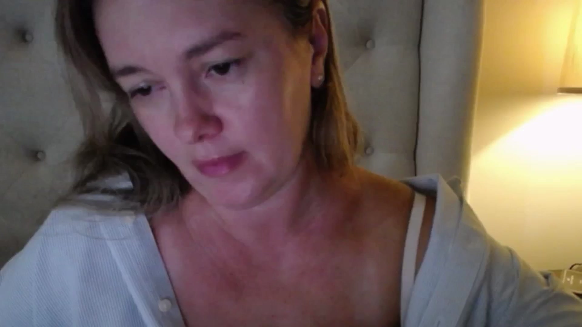 Gallery image thumbnail from J0llye's myfreecams stream on, 09/19/2025, 16:31 image 15 of 20