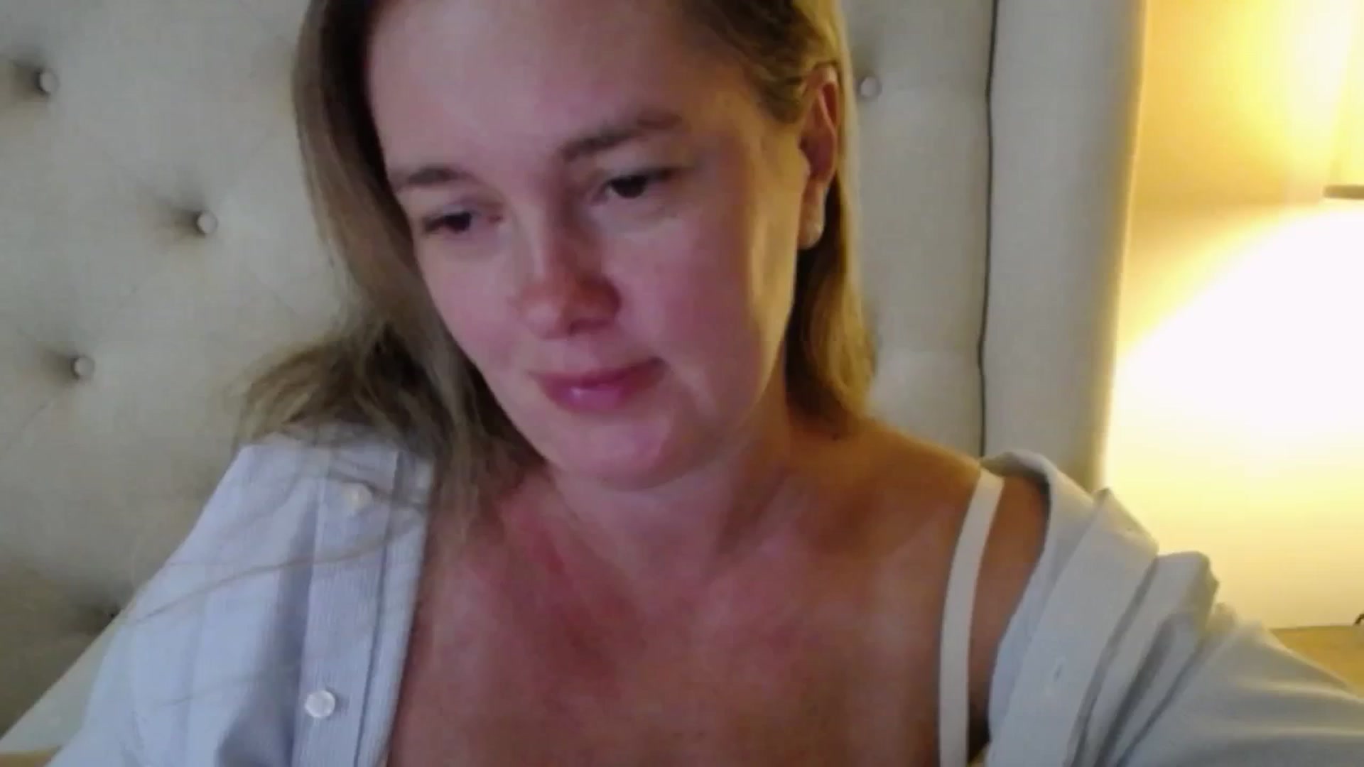 Gallery image thumbnail from J0llye's myfreecams stream on, 09/19/2025, 19:27 image 16 of 20