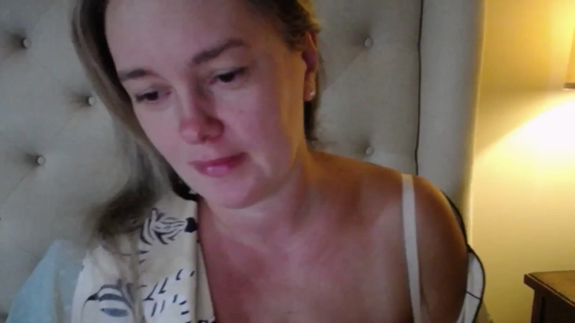 Gallery image thumbnail from J0llye's myfreecams stream on, 09/21/2025, 20:08 image 3 of 20