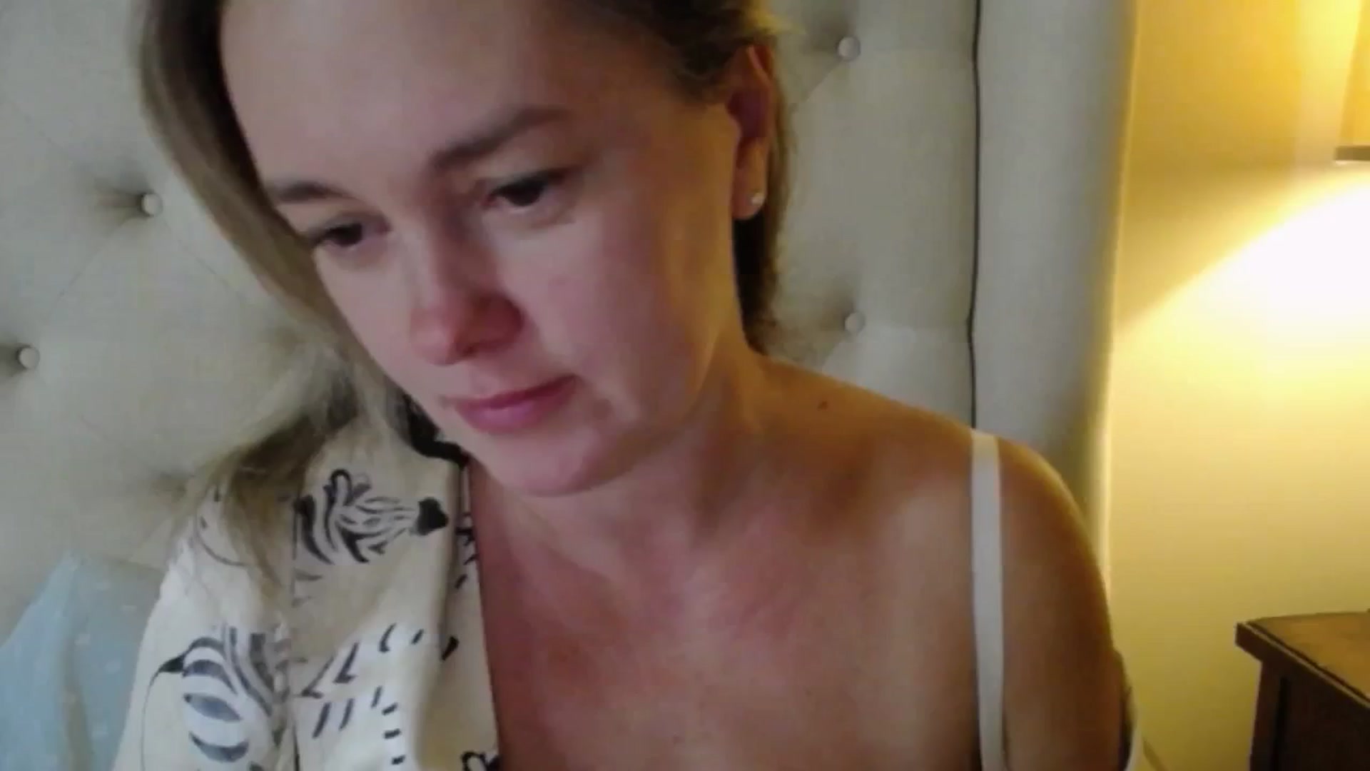 Gallery image thumbnail from J0llye's myfreecams stream on, 09/21/2025, 20:08 image 9 of 20