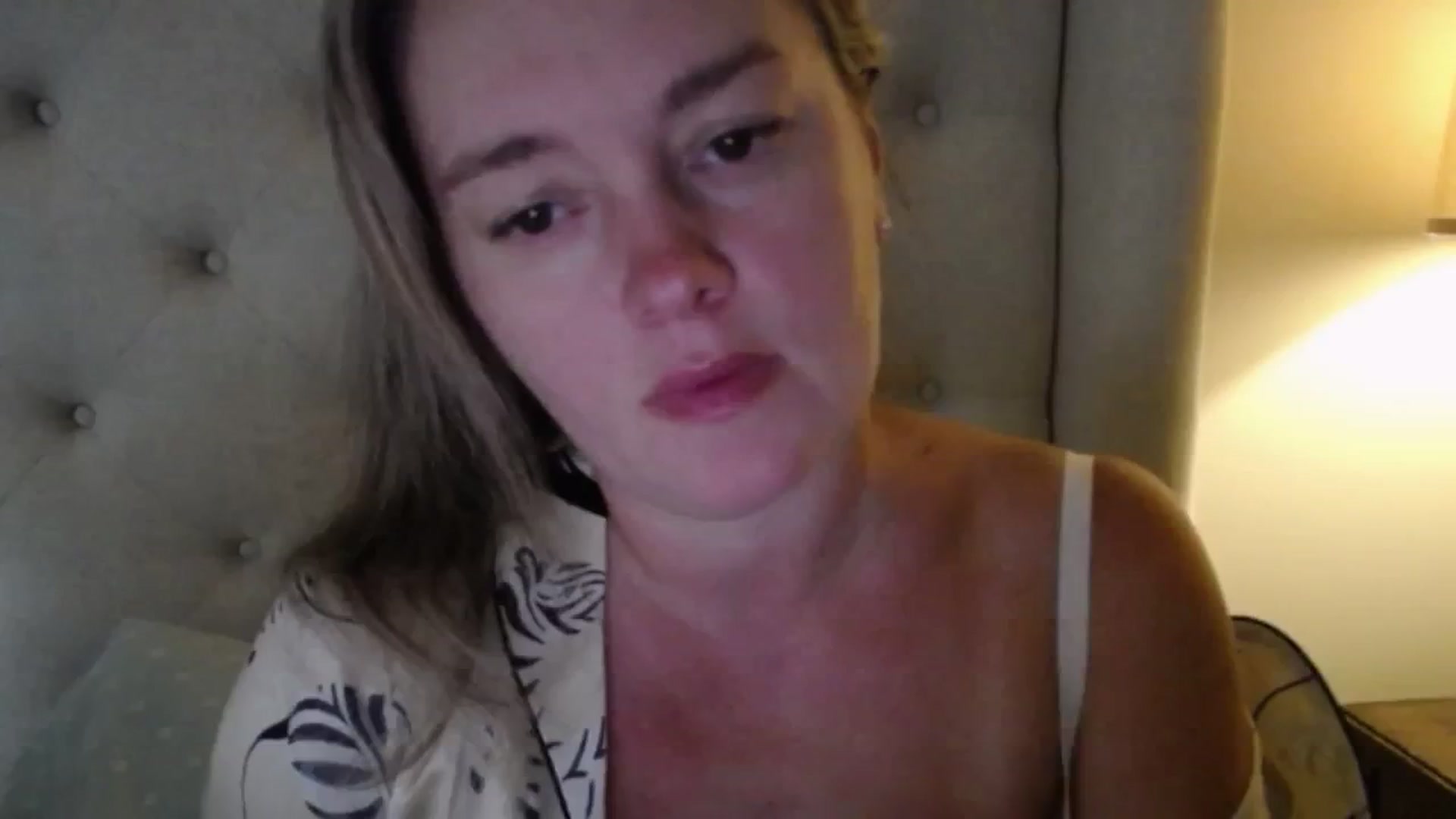 Gallery image thumbnail from J0llye's myfreecams stream on, 09/21/2025, 20:08 image 1 of 20