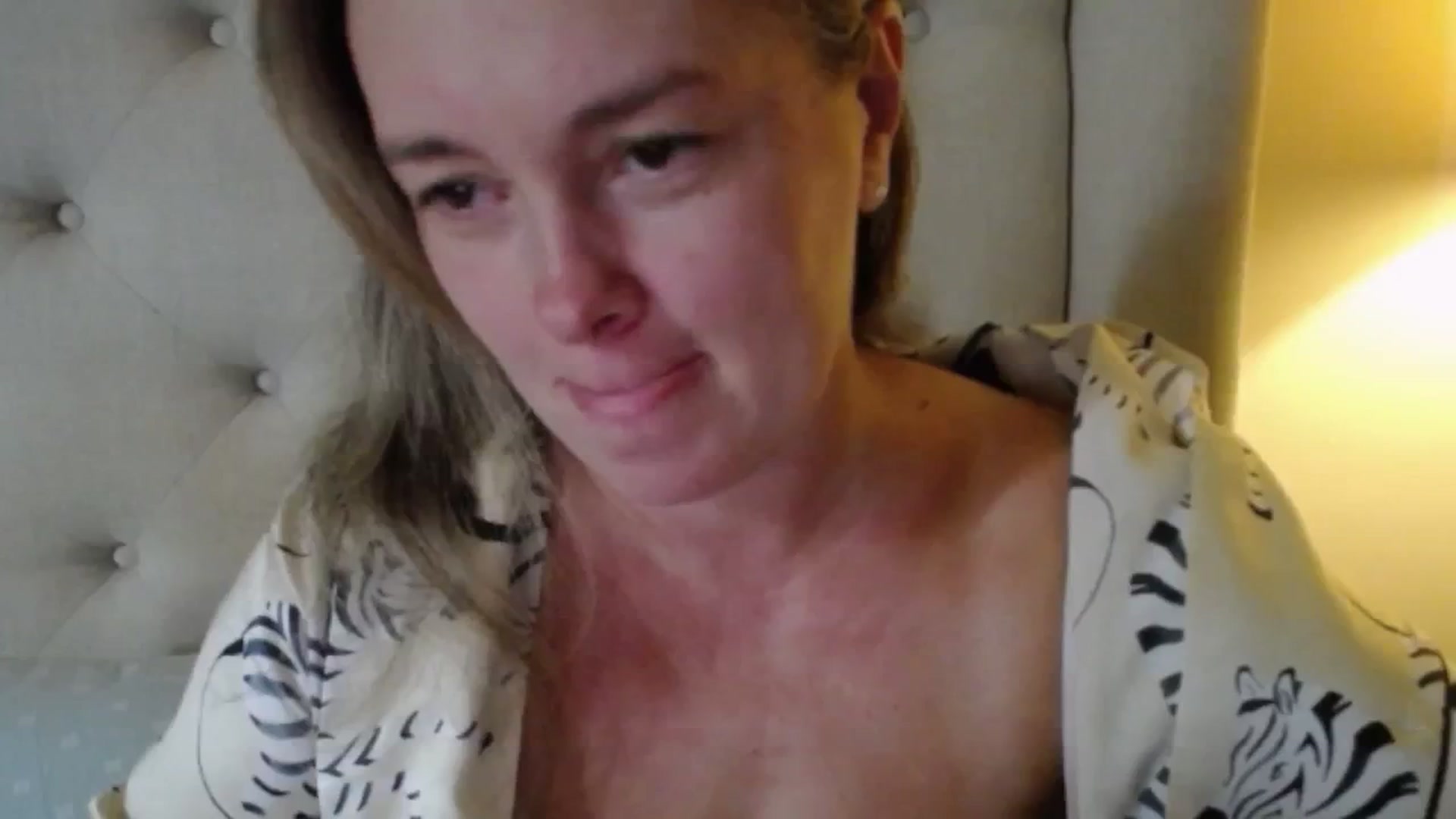Gallery image thumbnail from J0llye's myfreecams stream on, 09/21/2025, 20:08 image 18 of 20