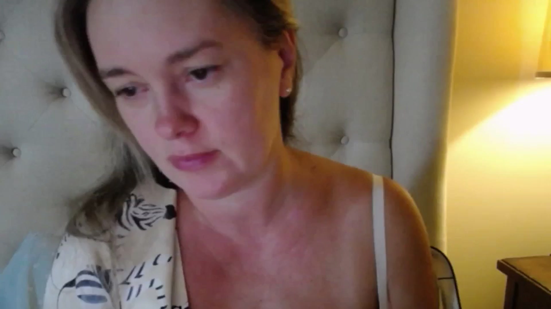 Gallery image thumbnail from J0llye's myfreecams stream on, 09/21/2025, 20:08 image 4 of 20