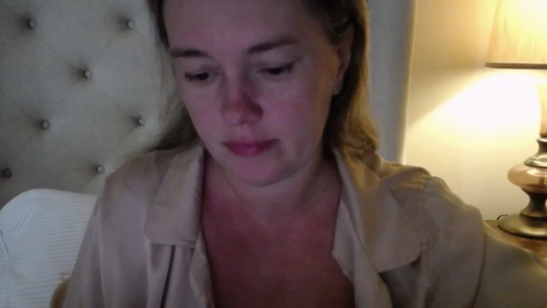 Gallery image thumbnail from J0llye's myfreecams stream on, 09/22/2025, 18:36 image 7 of 20