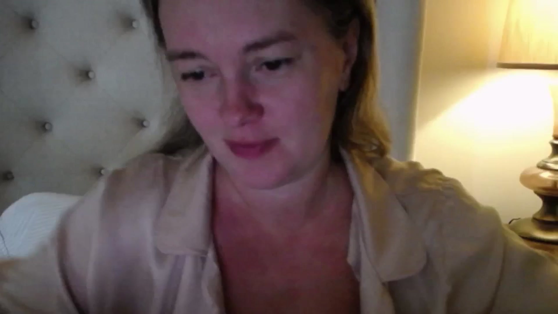 Gallery image thumbnail from J0llye's myfreecams stream on, 09/22/2025, 18:36 image 11 of 20