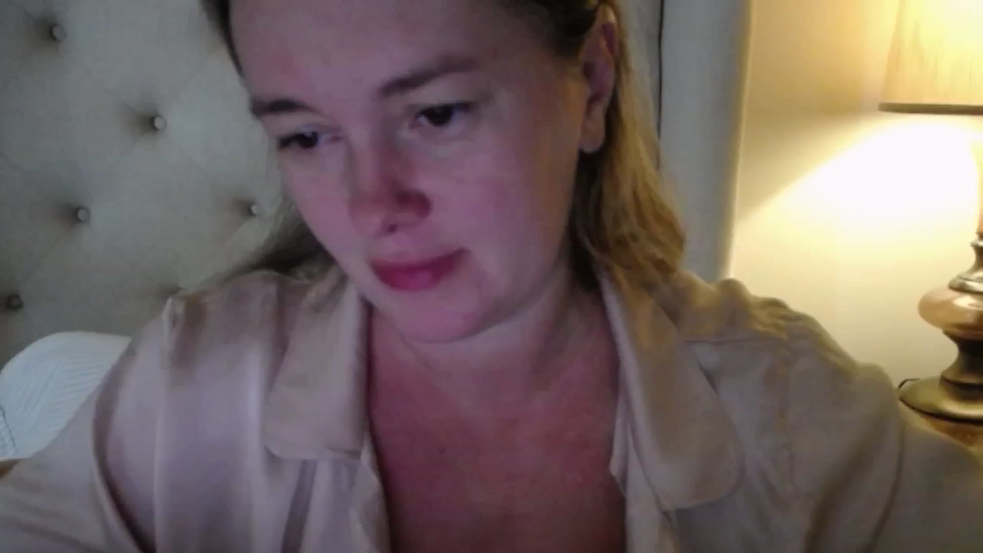 Gallery image thumbnail from J0llye's myfreecams stream on, 09/22/2025, 18:36 image 12 of 20
