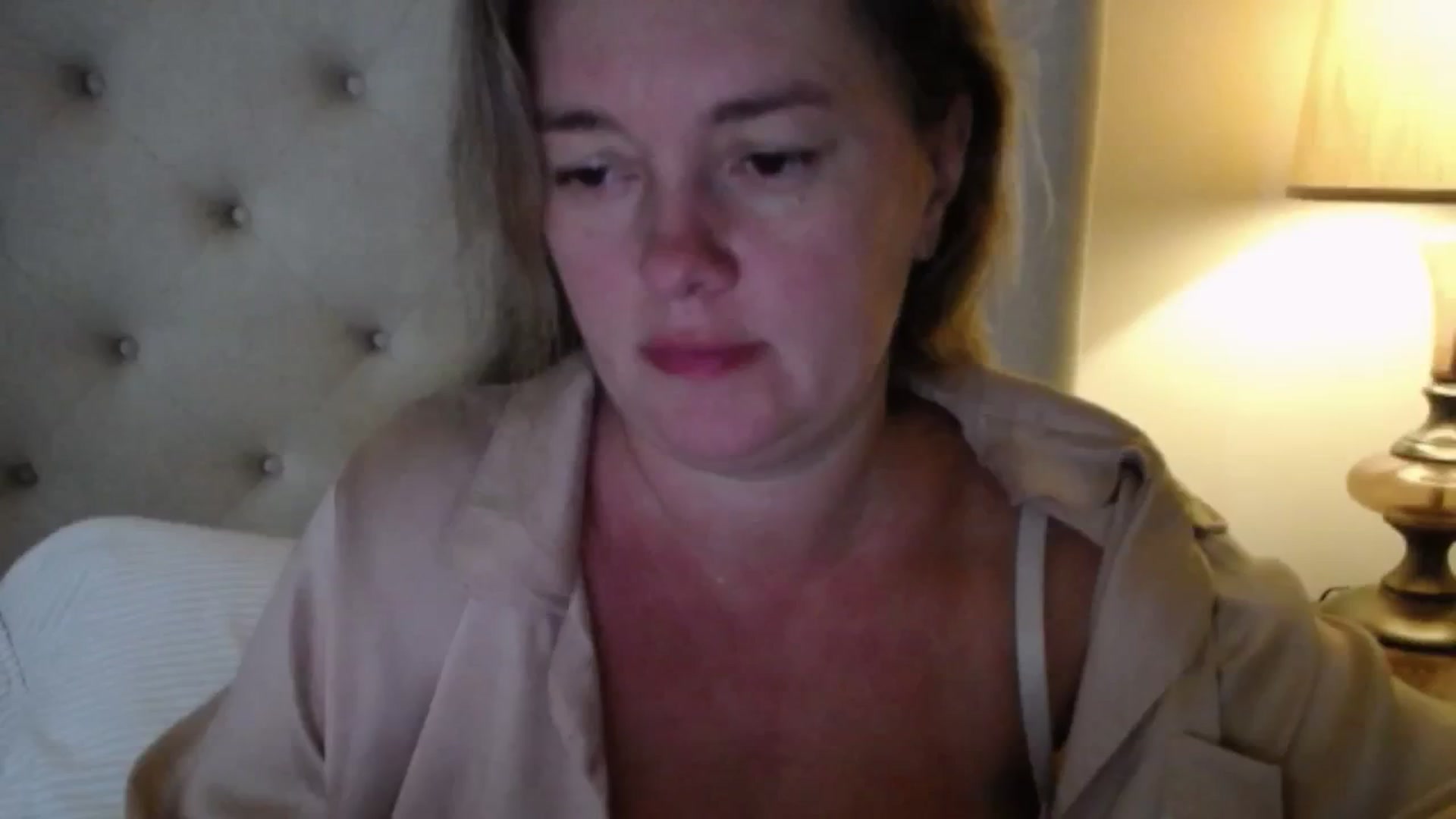 Gallery image thumbnail from J0llye's myfreecams stream on, 09/22/2025, 18:36 image 1 of 20