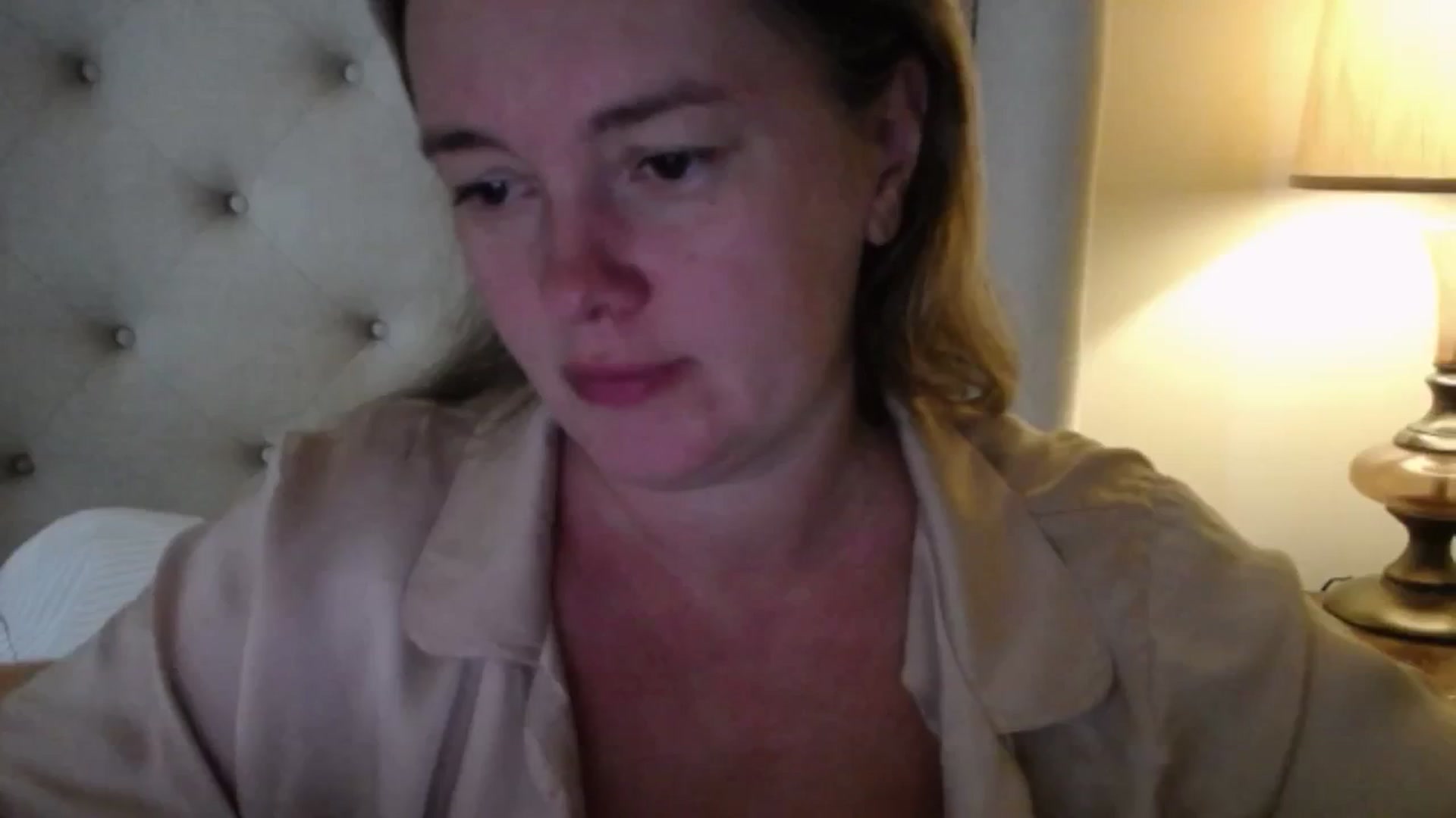 Gallery image thumbnail from J0llye's myfreecams stream on, 09/22/2025, 18:36 image 10 of 20