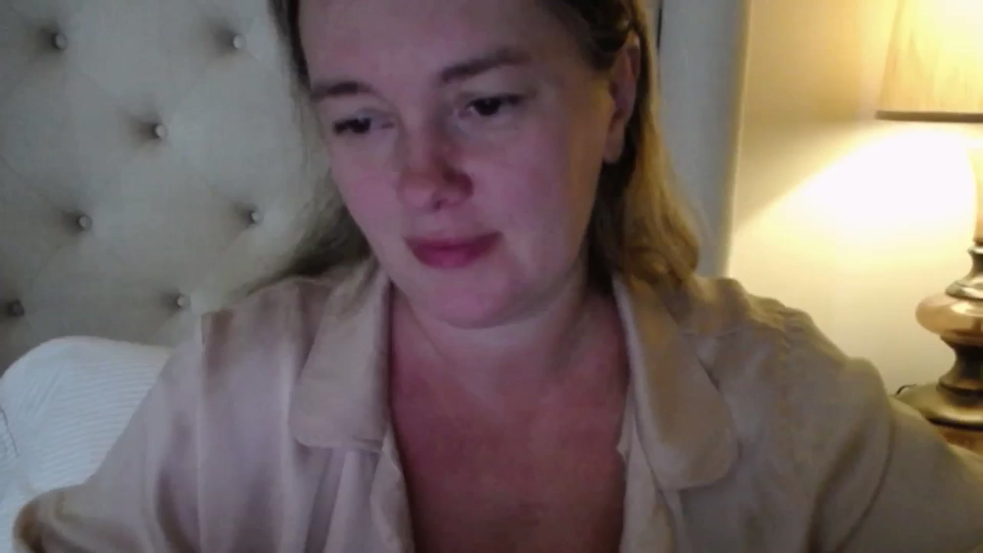 Gallery image thumbnail from J0llye's myfreecams stream on, 09/22/2025, 18:36 image 16 of 20