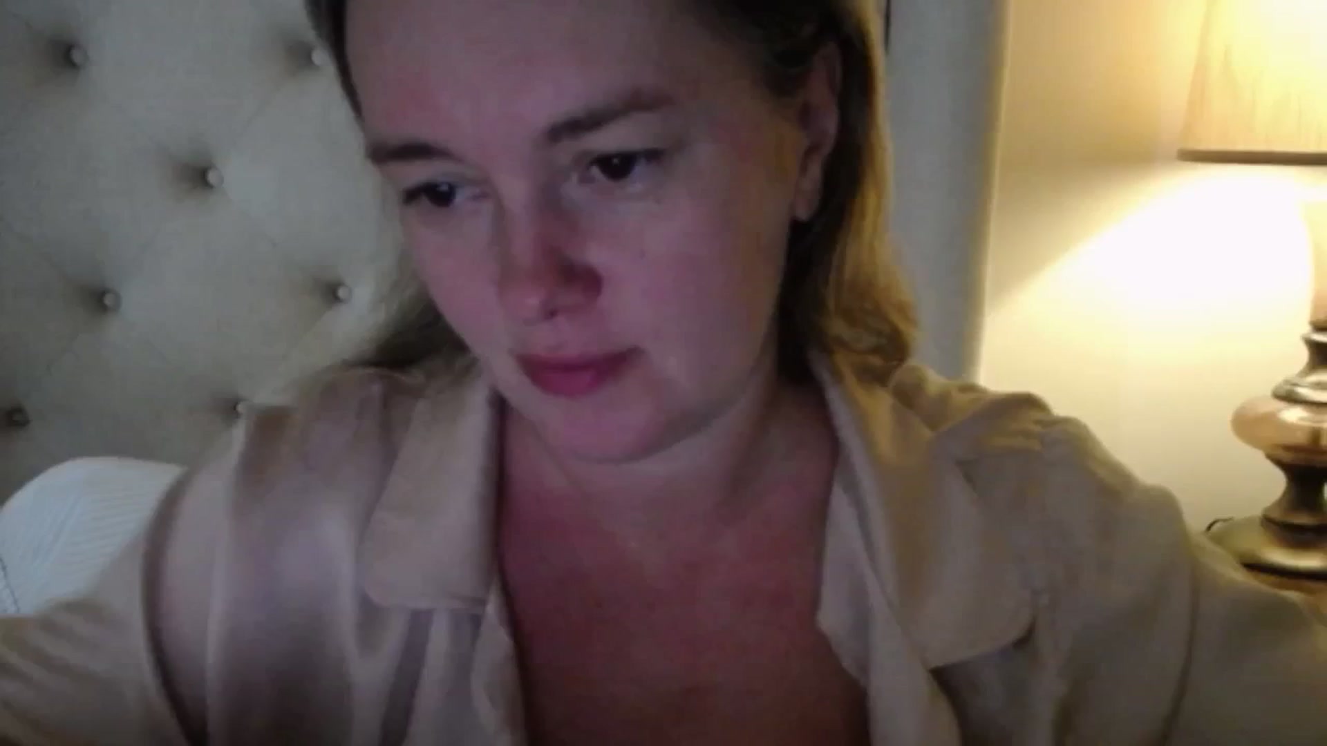 Gallery image thumbnail from J0llye's myfreecams stream on, 09/22/2025, 18:36 image 8 of 20