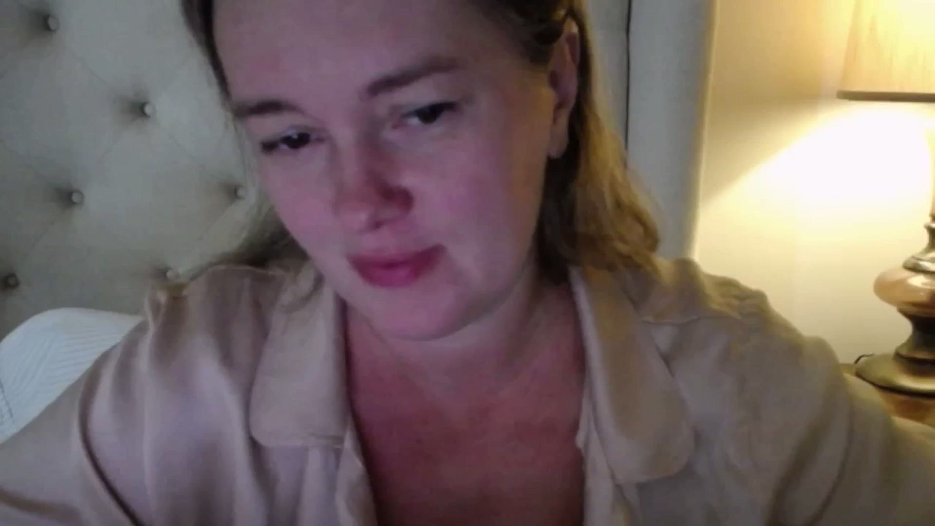 Gallery image thumbnail from J0llye's myfreecams stream on, 09/22/2025, 18:36 image 15 of 20