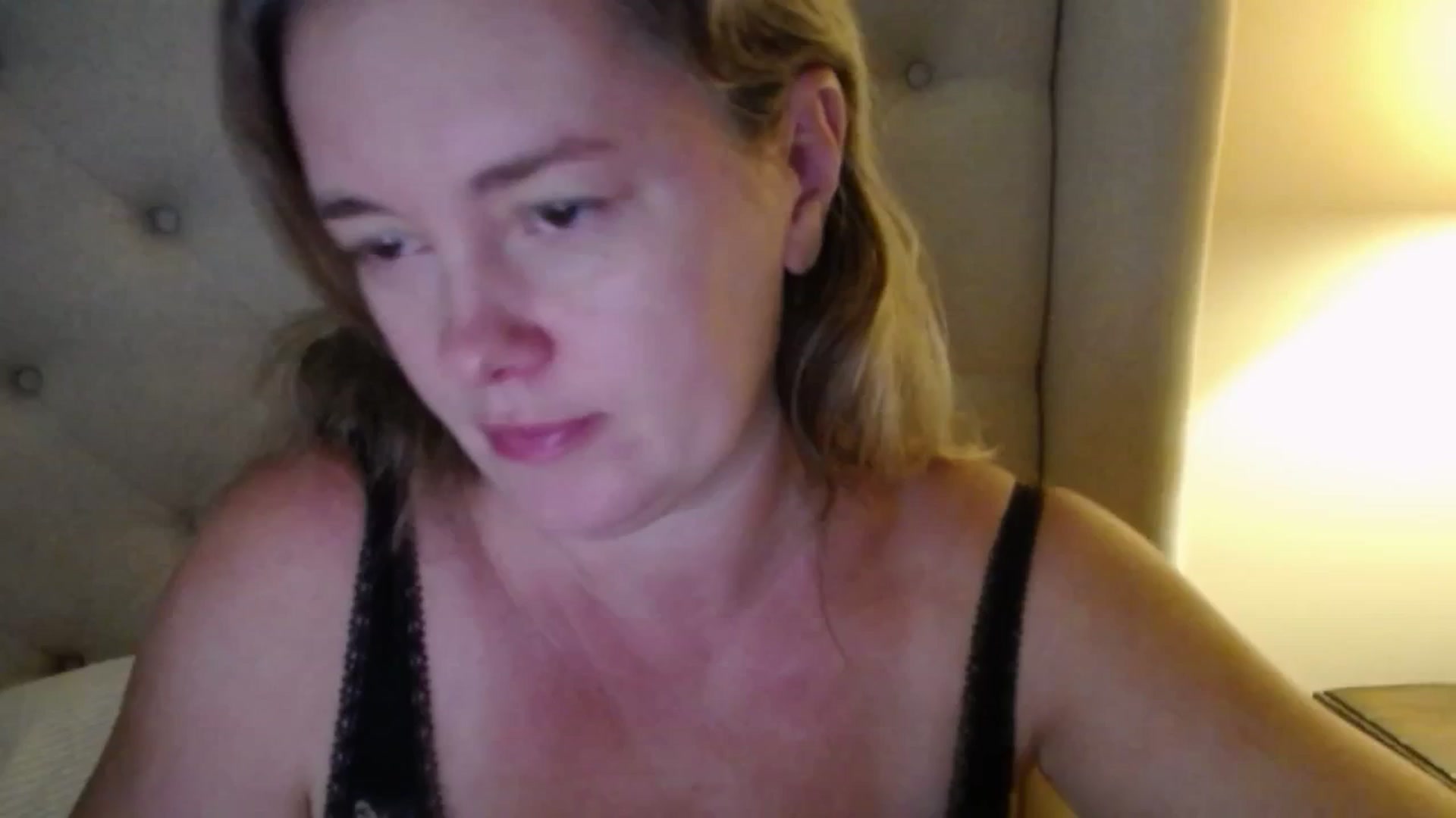Gallery image thumbnail from J0llye's myfreecams stream on, 09/23/2025, 15:34 image 12 of 20