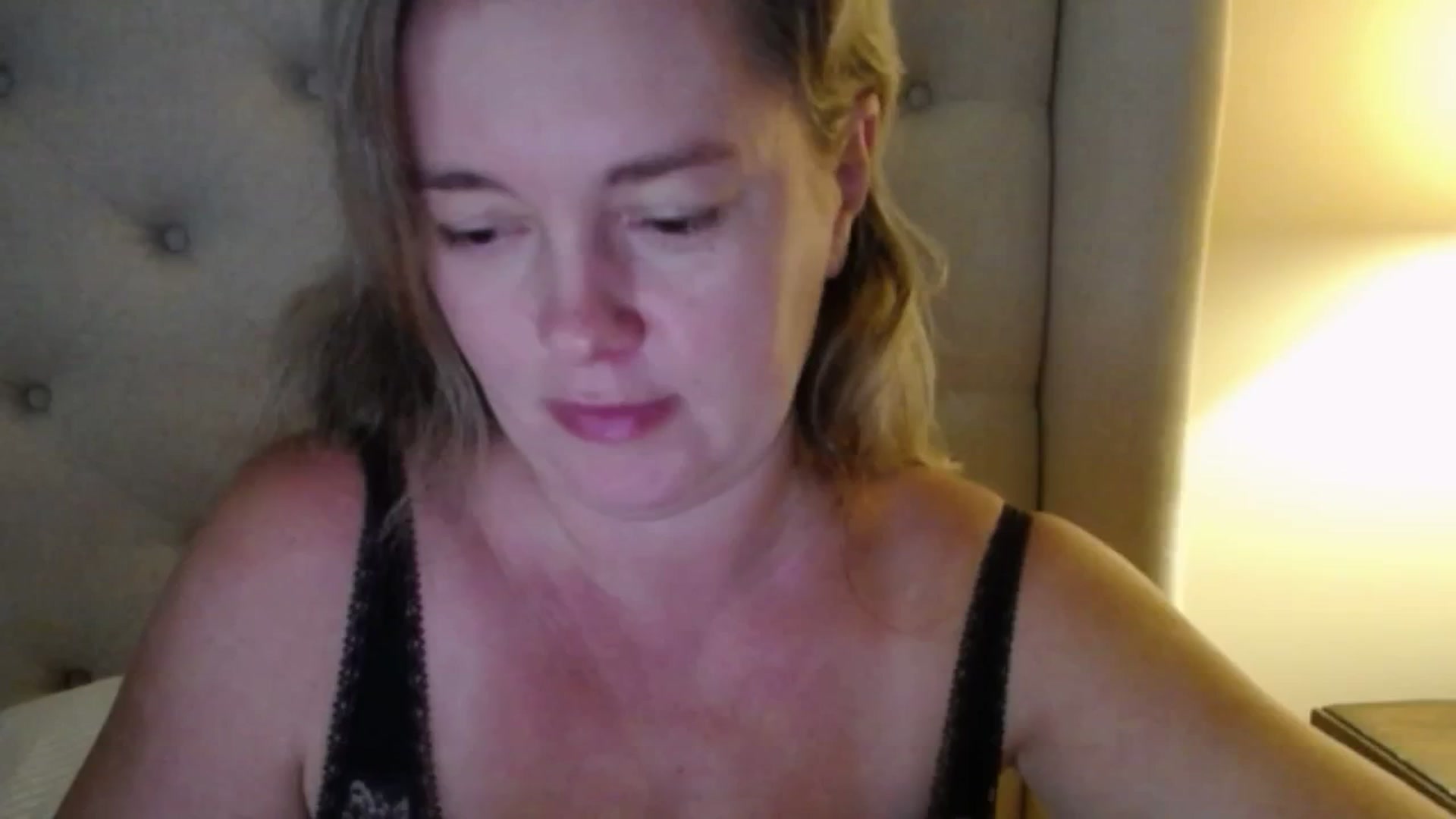Gallery image thumbnail from J0llye's myfreecams stream on, 09/23/2025, 15:34 image 6 of 20