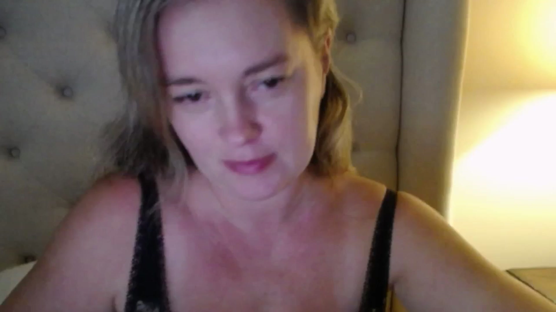 Gallery image thumbnail from J0llye's myfreecams stream on, 09/23/2025, 15:34 image 4 of 20