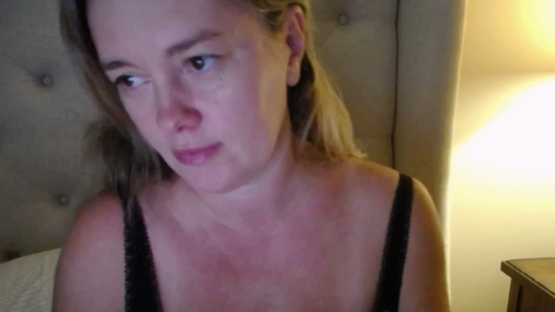 Gallery image thumbnail from J0llye's myfreecams stream on, 09/23/2025, 15:34 image 15 of 20