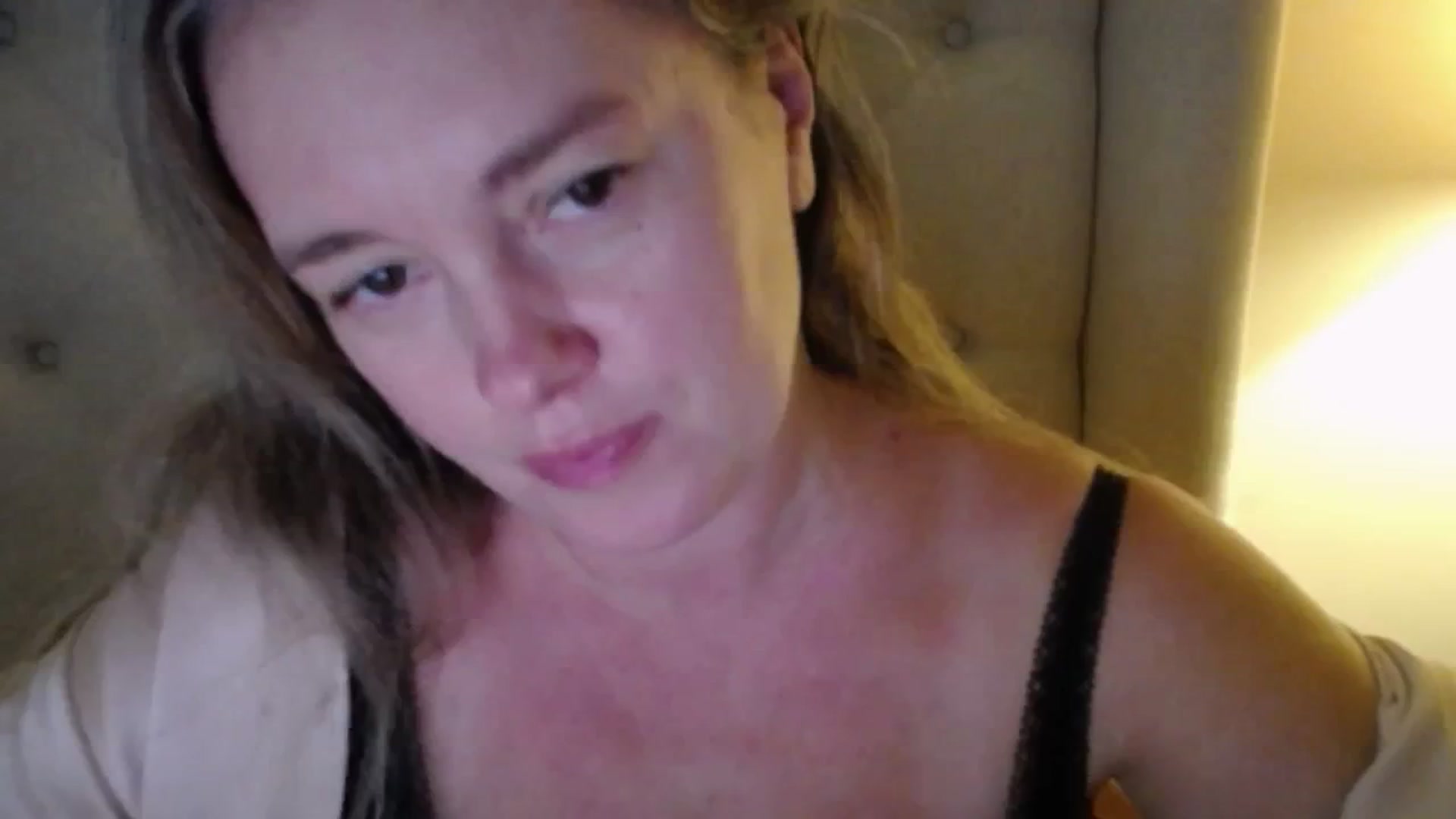 Gallery image thumbnail from J0llye's myfreecams stream on, 09/23/2025, 16:40 image 8 of 20